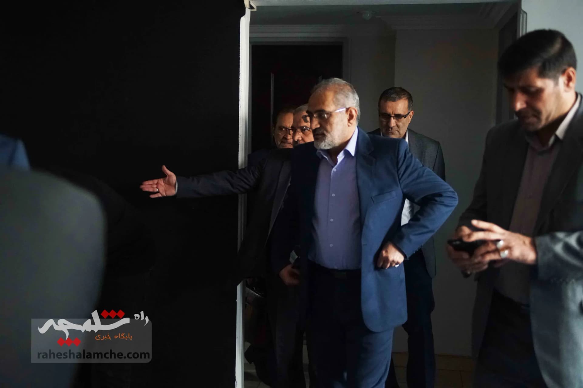 بازدید معاون پارلمانی رئیس‌جمهور از روزنامه شهروند +تصاویر — تصویر 14