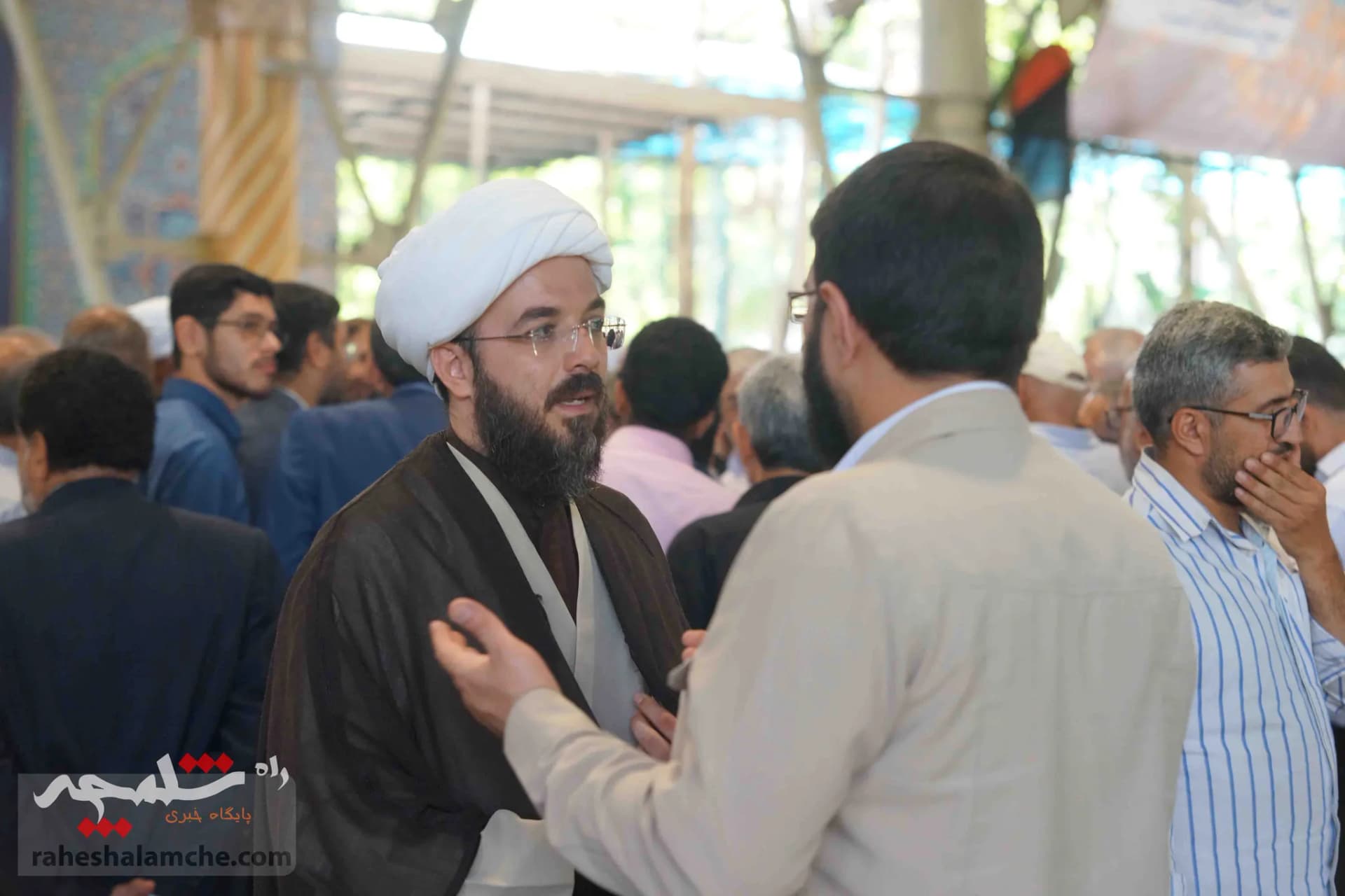 دیدار چهره به چهره امام جمعه موقت تهران با مردم +تصاویر — تصویر 32