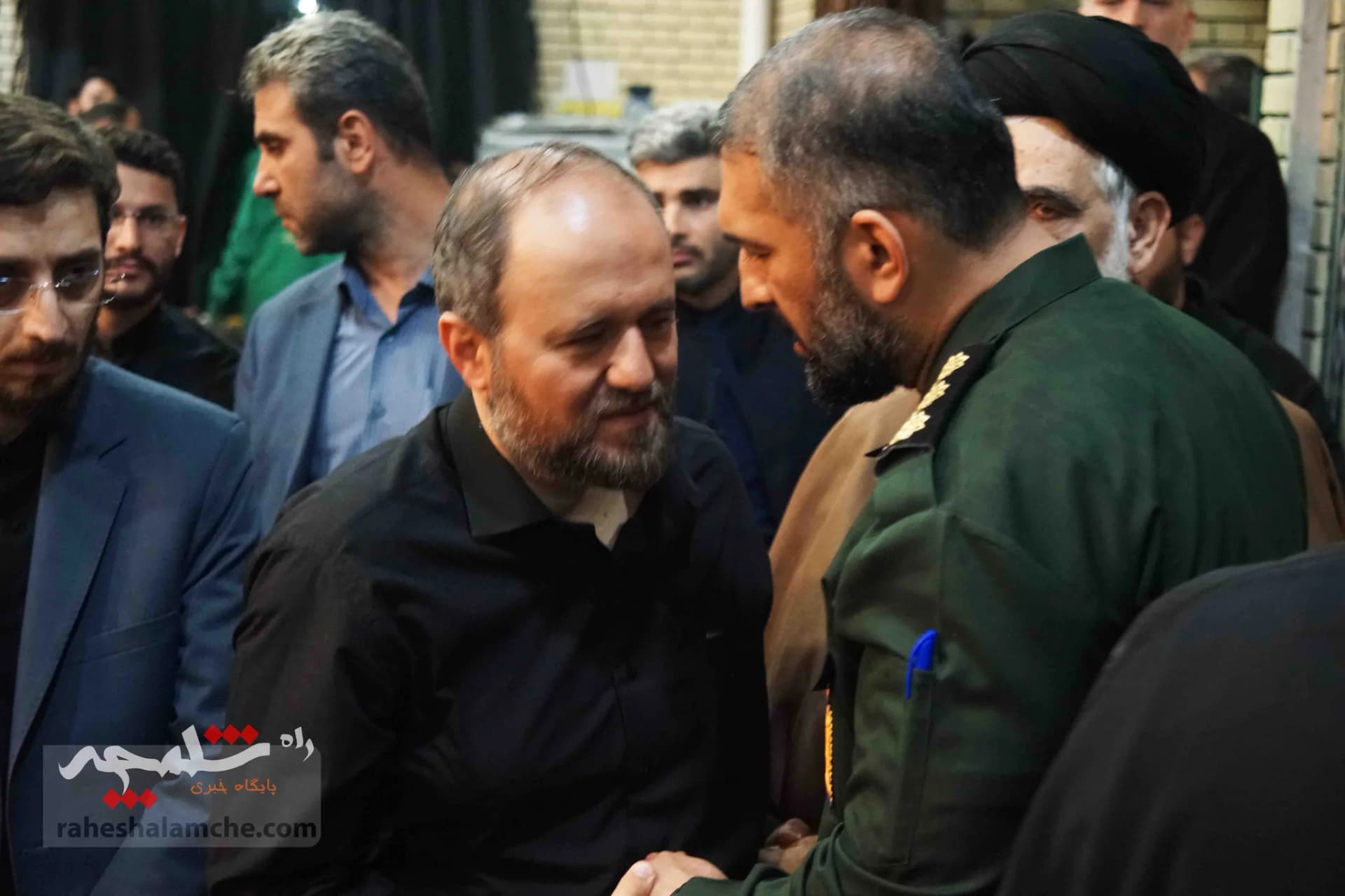 چه کسانی در مراسم گرامی‌داشت شهدای خدمت در مسجد ارک حضور داشتند؟ +تصاویر — تصویر 21