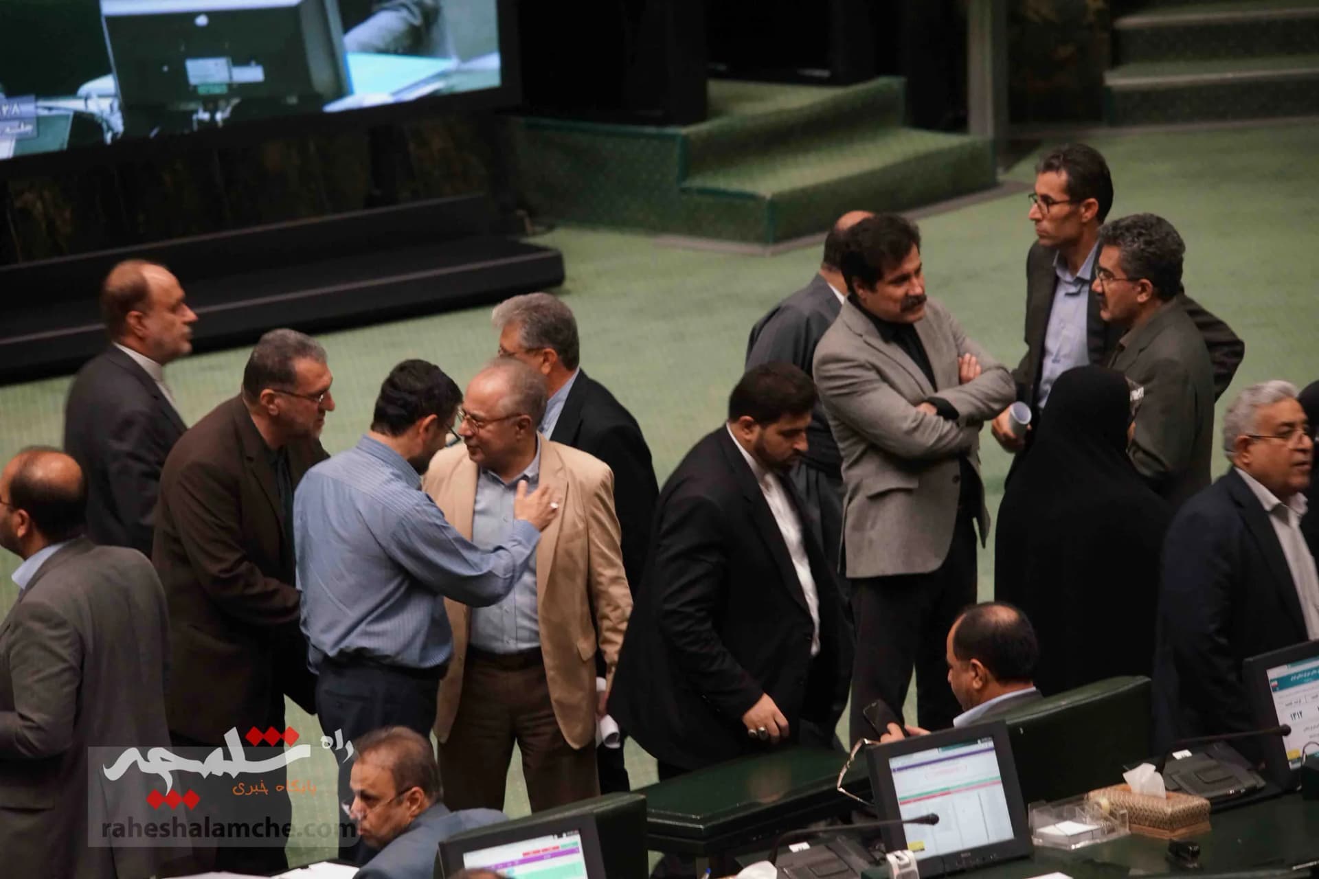 پزشکیان با حضور در خانه ملت، لایحه بودجه 1404 را تقدیم مجلس کرد +تصاویر — تصویر 44