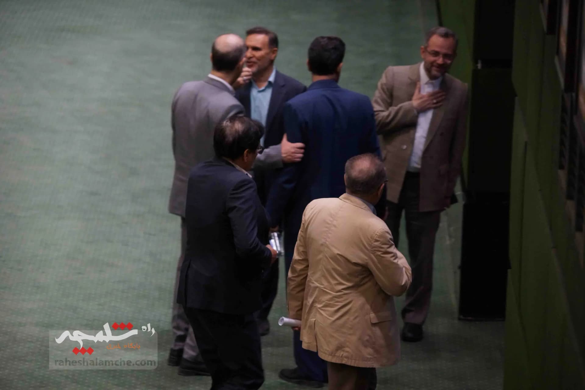 پزشکیان با حضور در خانه ملت، لایحه بودجه 1404 را تقدیم مجلس کرد +تصاویر — تصویر 45