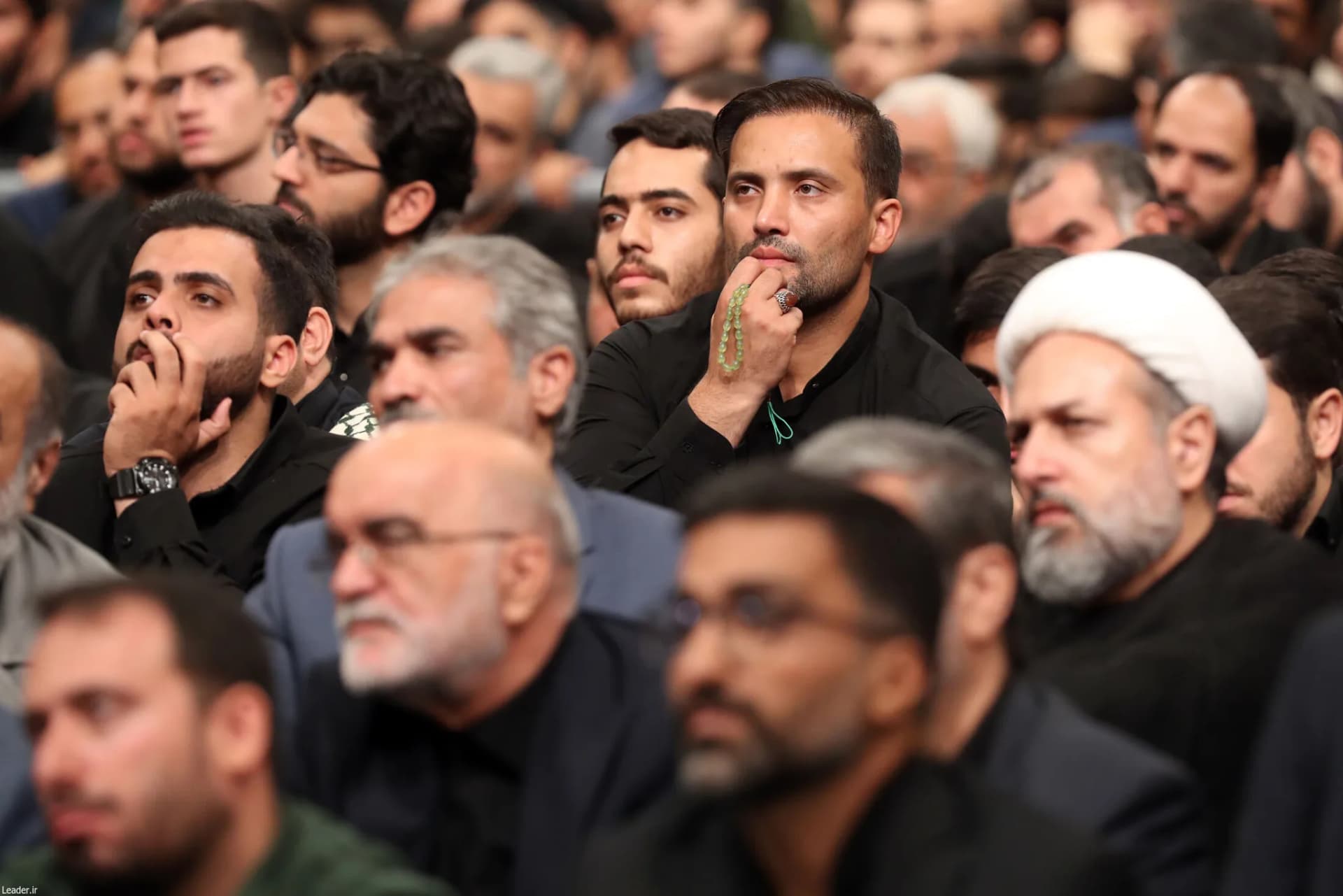 مراسم عزاداری شب تاسوعای حسینی با حضور رهبر انقلاب +تصاویر — تصویر 21