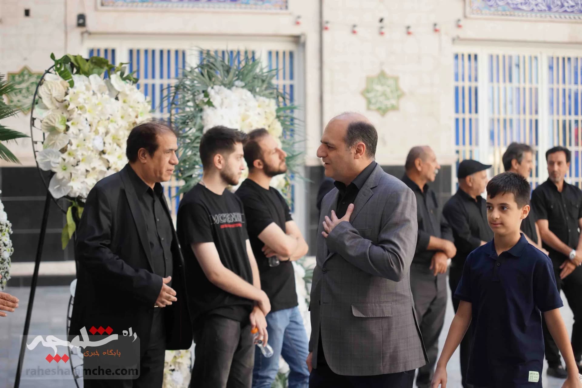 چه کسانی در مراسم ختم «سارا طاووسی» حضور داشتند؟ +تصاویر — تصویر 27