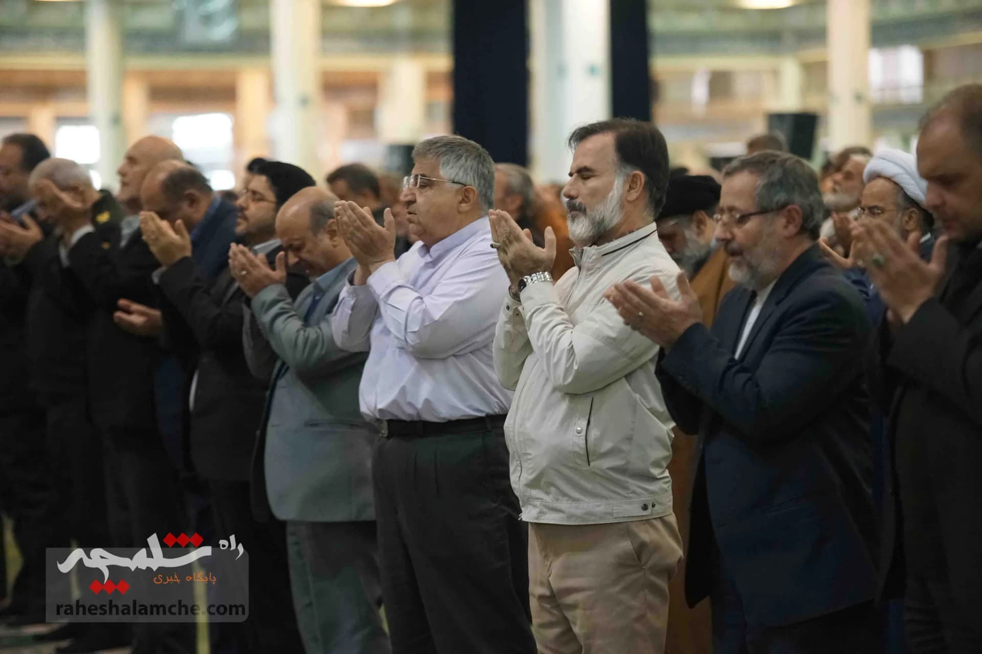 تصاویر نماز جمعه تهران در اولین روز زمستان 1402 — تصویر 46