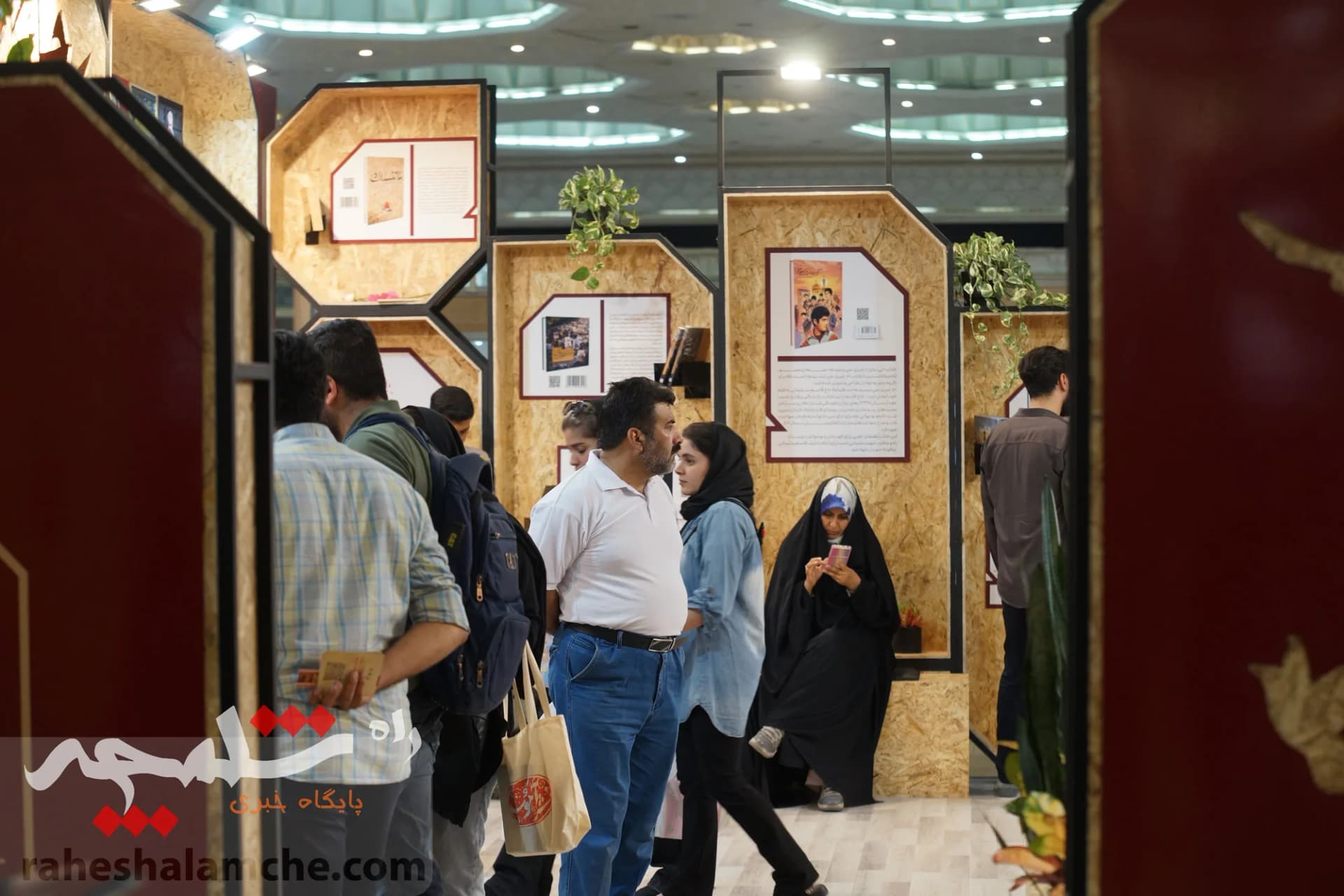 دومین روز نمایشگاه بین‌المللی کتاب برگزار شد +تصاویر — تصویر 28