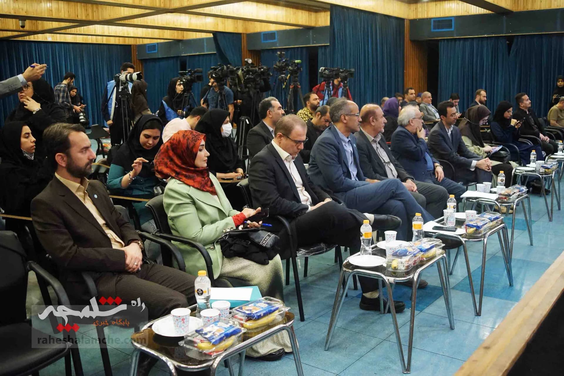رونمایی پوستر بزرگداشت ۱۷۵۷ سال سنت آموزش عالی در دانشگاه تهران +تصاویر — تصویر 34