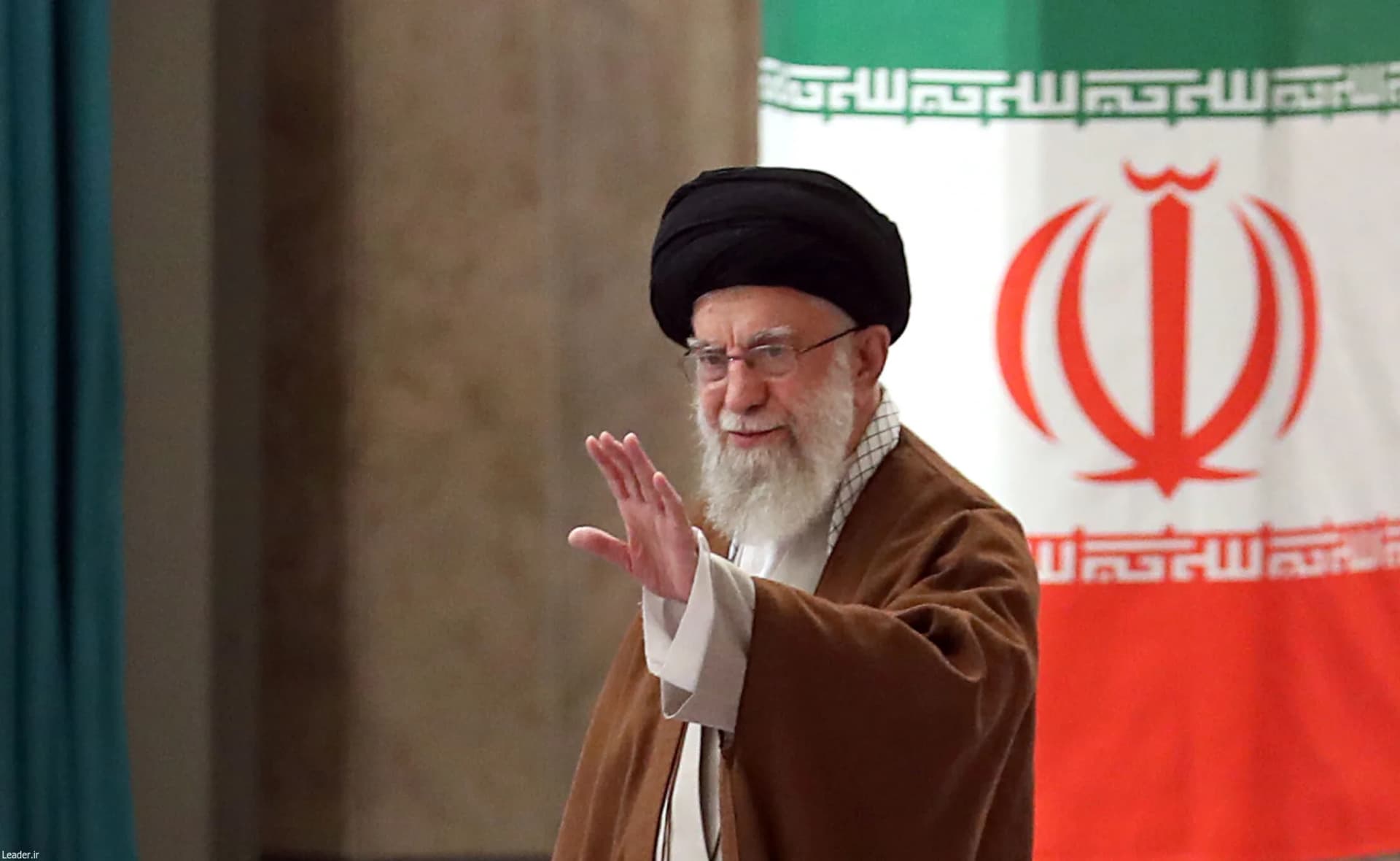 حضور رهبر انقلاب در مرحله دوم انتخابات مجلس شورای اسلامی +تصاویر — تصویر 8