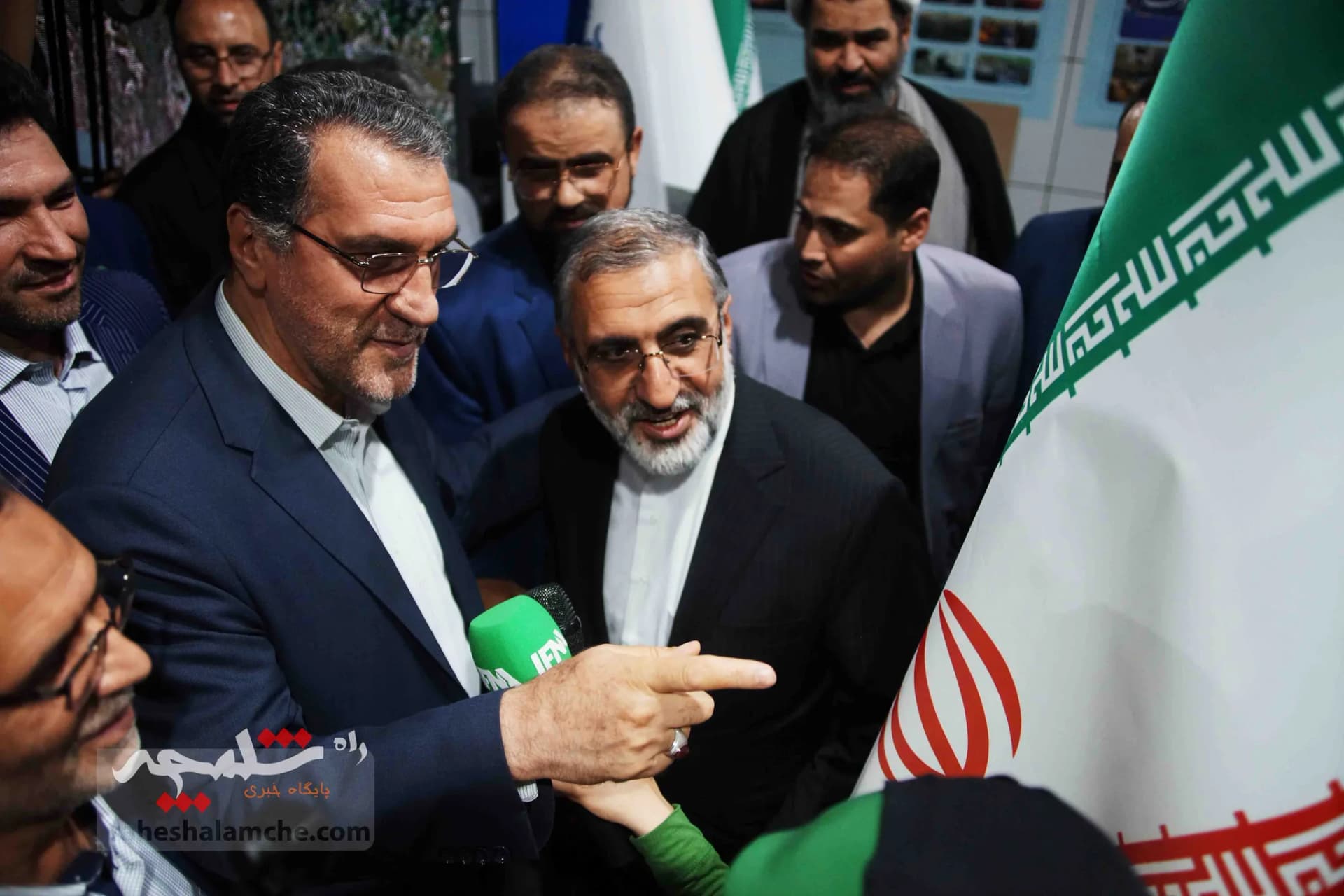 بازدید رئیس دفتر رئیس‌جمهور از غرفه معاونت ریاست جمهوری در امور مجلس +تصاویر — تصویر 48