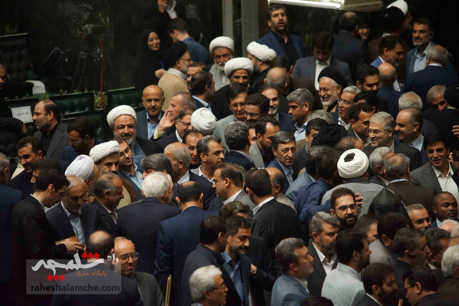 گزارش تصویری از حاشیه‌های مراسم تحلیف پزشکیان — تصویر 140