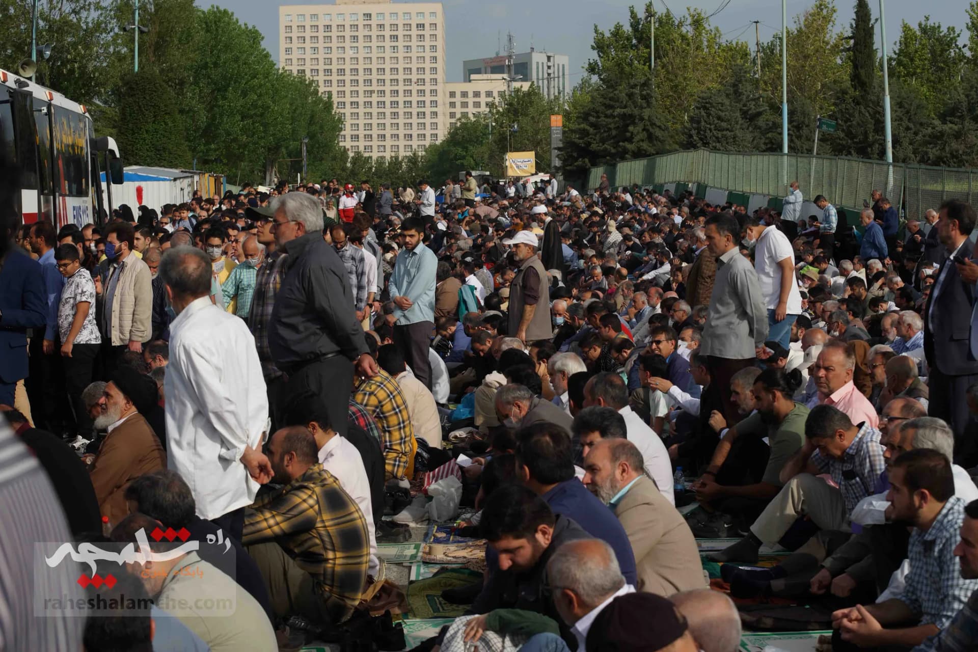 تصاویر اختصاصی راه شلمچه از بزرگترین نماز عید فطر در مصلی تهران — تصویر 11