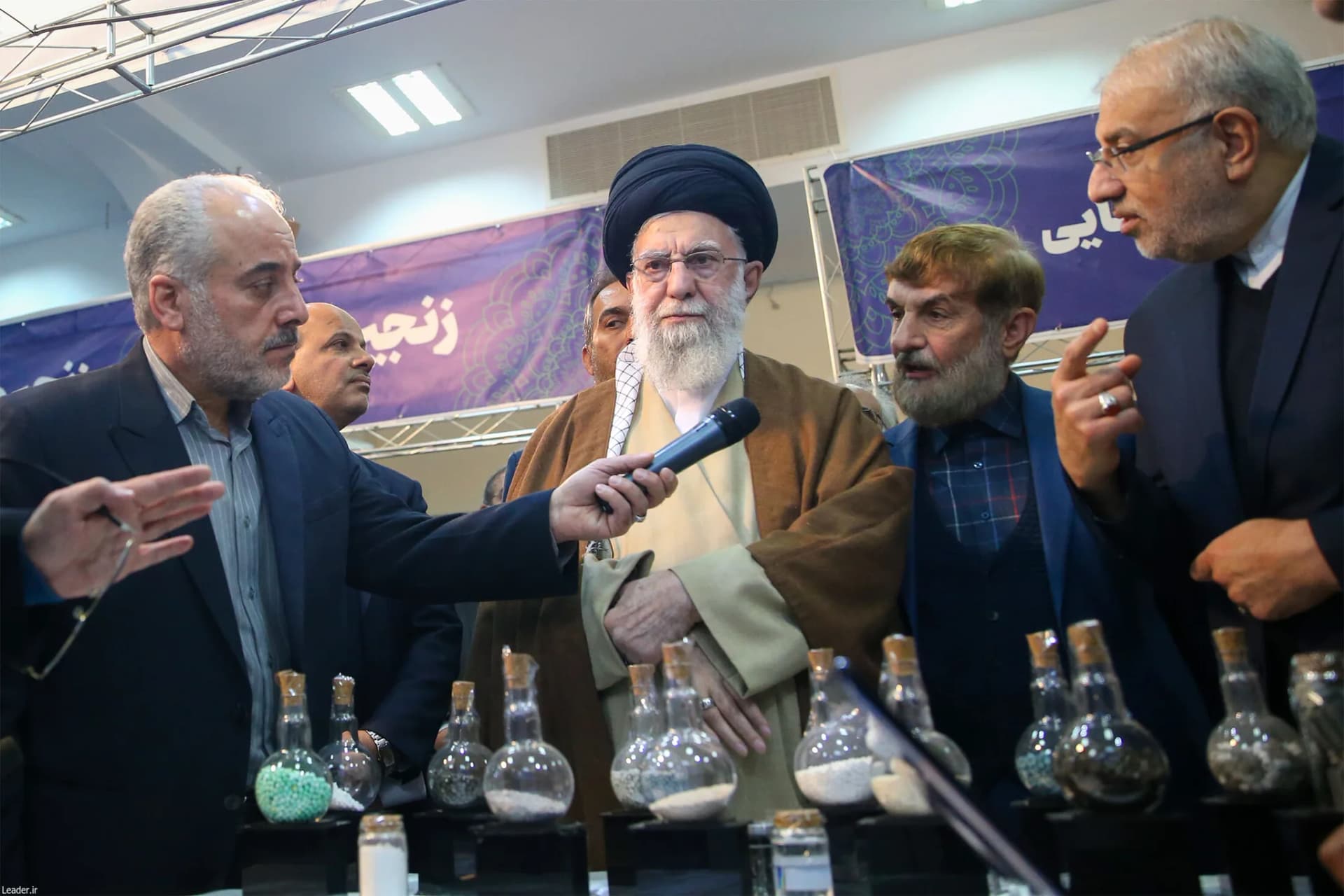 بازدید رهبر انقلاب از نمایشگاه توانمندی‌های تولید داخلی +تصاویر — تصویر 14