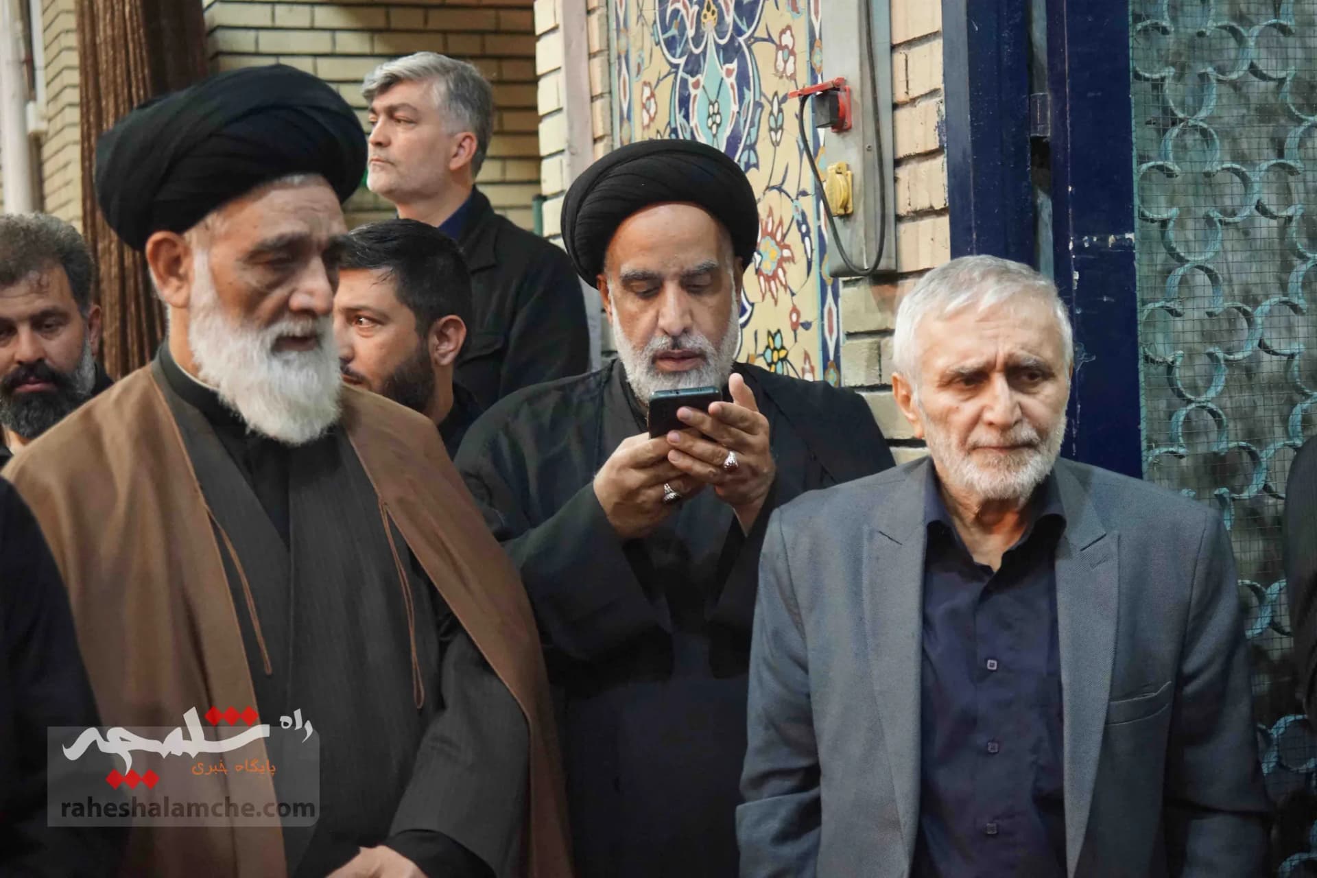 چه کسانی در مراسم گرامی‌داشت شهدای خدمت در مسجد ارک حضور داشتند؟ +تصاویر — تصویر 17