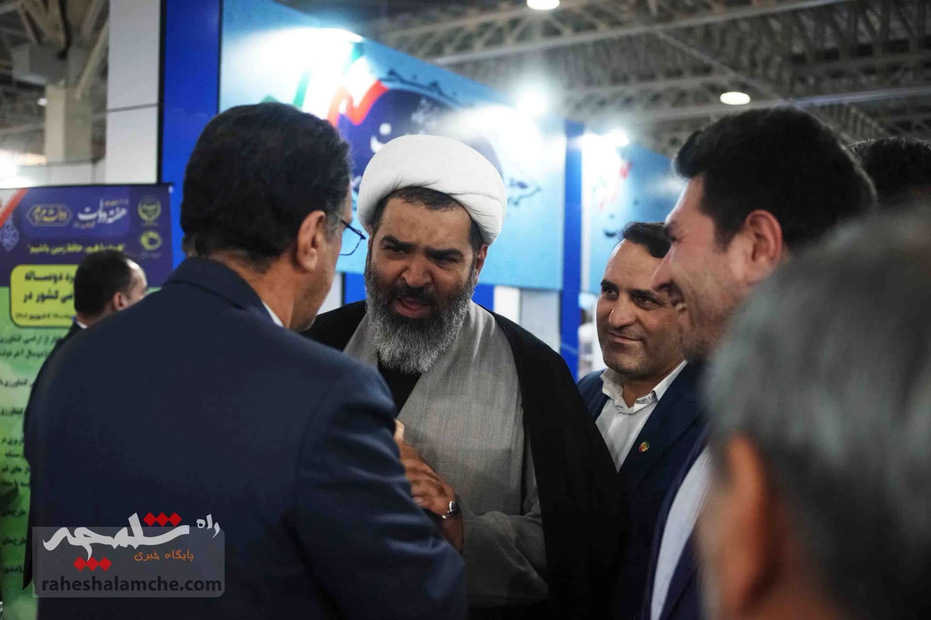 بازدید رئیس دفتر رئیس‌جمهور از غرفه معاونت ریاست جمهوری در امور مجلس +تصاویر — تصویر 54