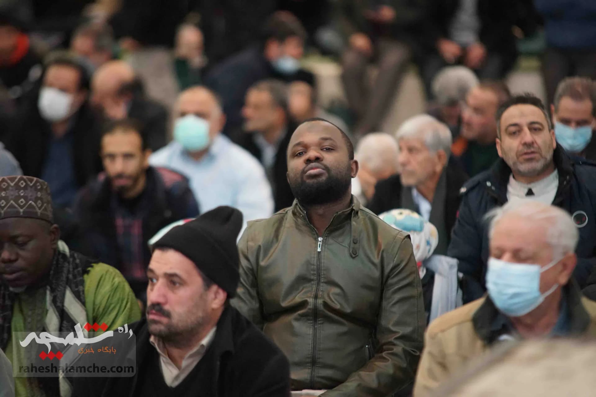 حضور پررنگ جوانان و نوجوانان در نماز جمعه تهران +تصاویر — تصویر 14