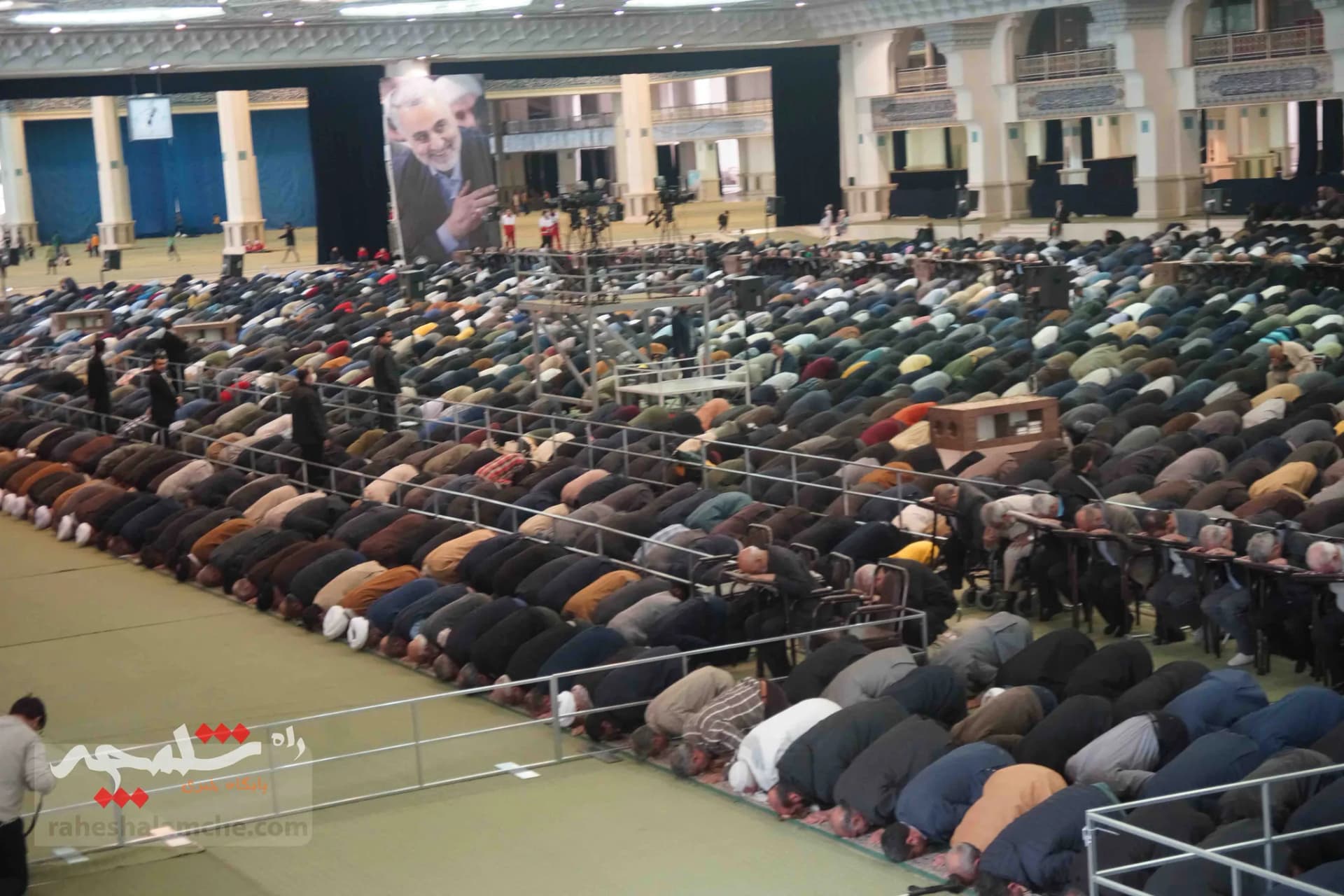 اولین نمازجمعه امسال در ماه مبارک رمضان +تصاویر — تصویر 35