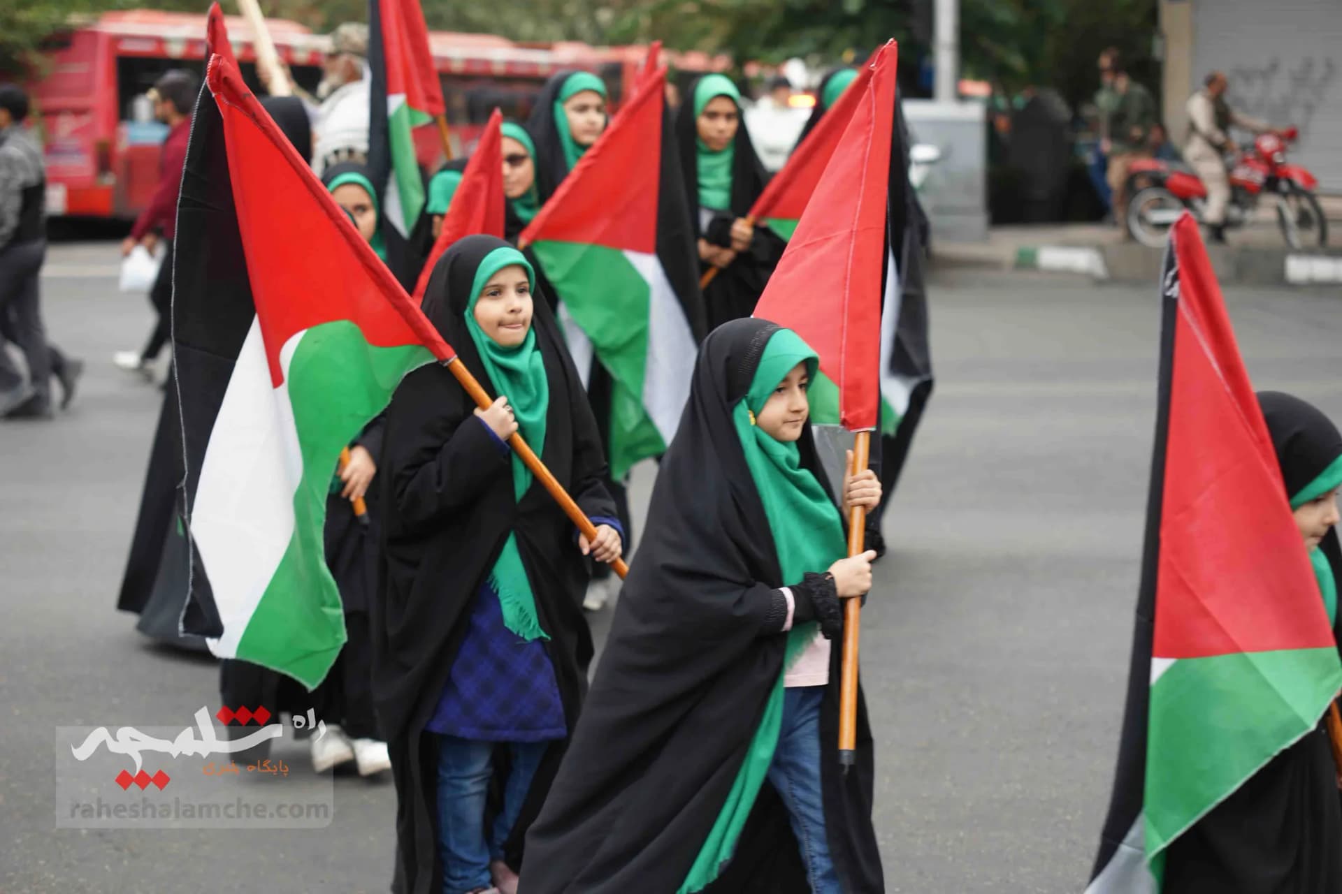 خروش ایرانیان نمازگزار در حمایت از ملت مظلوم فلسطین +تصاویر — تصویر 13