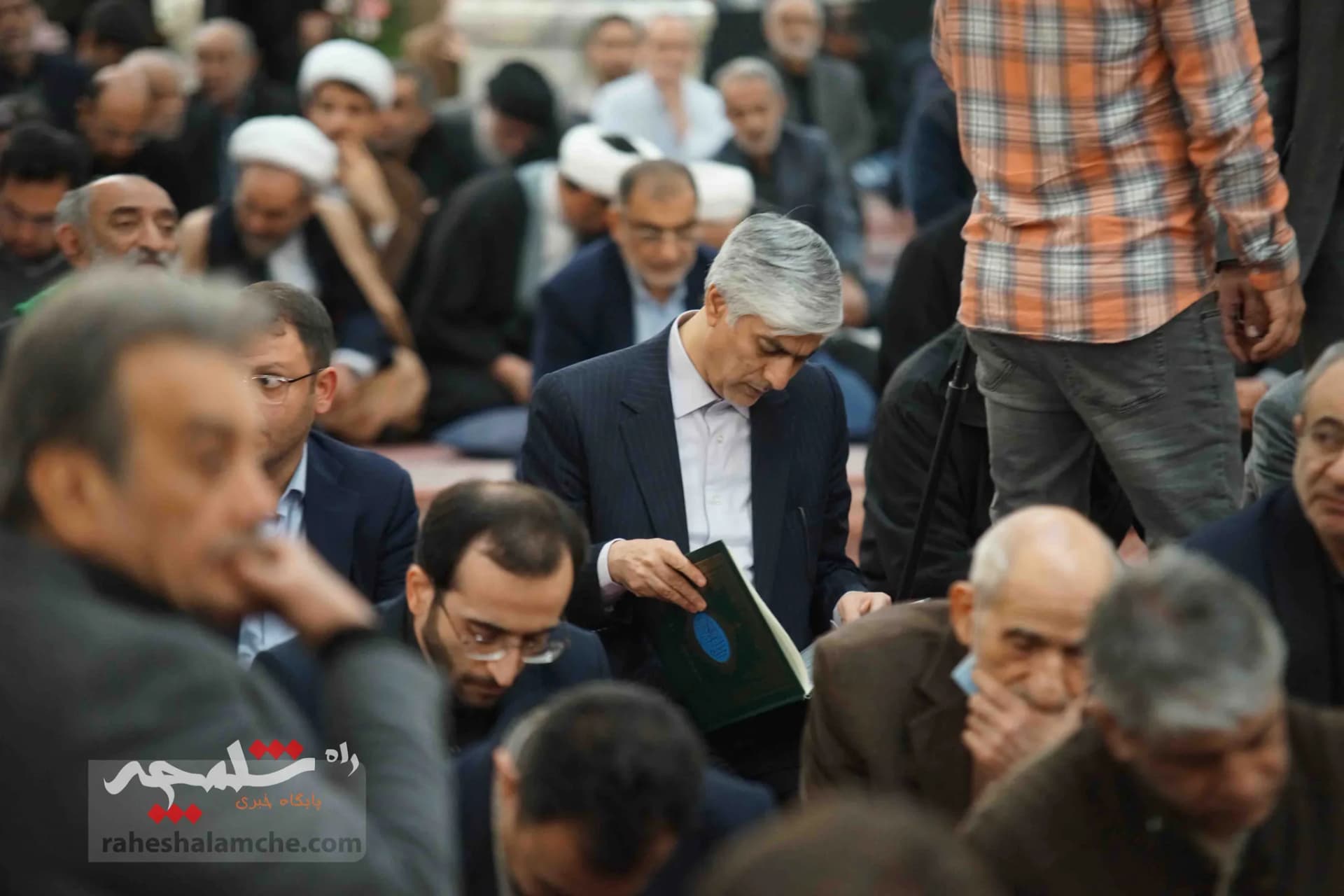 همه شخصیتهایی که در مراسم ترحیم آیتالله امام کاشانی حضور داشتند +تصاویر — تصویر 88
