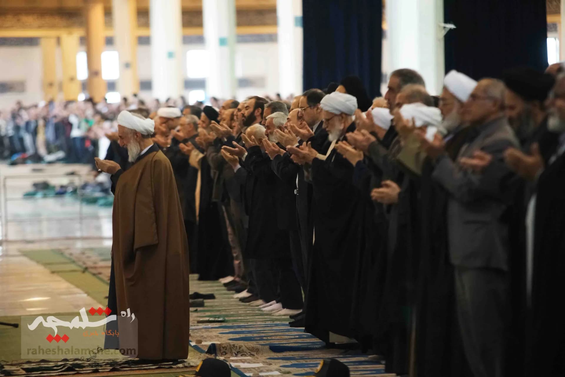 تصاویر نماز جمعه تهران در اولین روز زمستان 1402 — تصویر 45