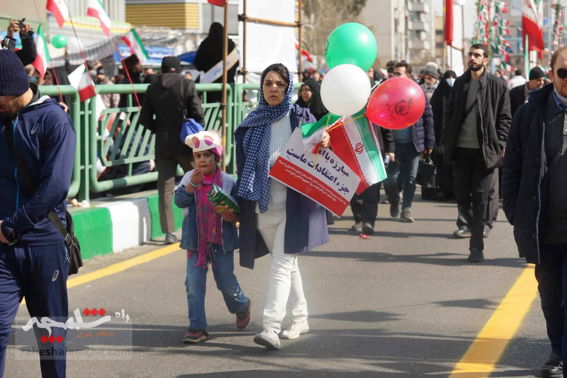 خروش ملت استوار ایران اسلامی در جشن ۴۴سالگی انقلاب اسلامی +تصاویر — تصویر 51