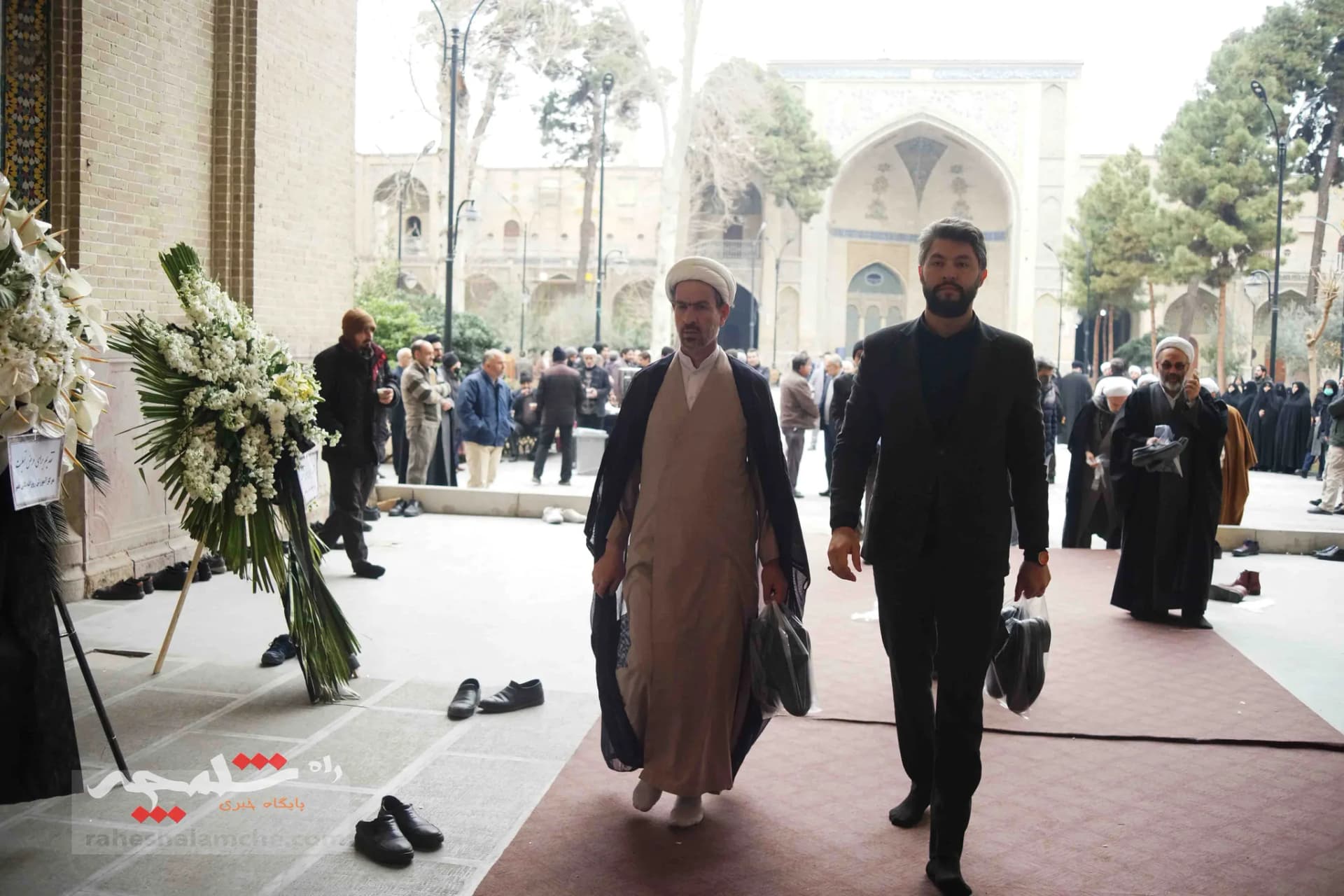 تشییع پیکر آیتالله امامی کاشانی +تصاویر — تصویر 15