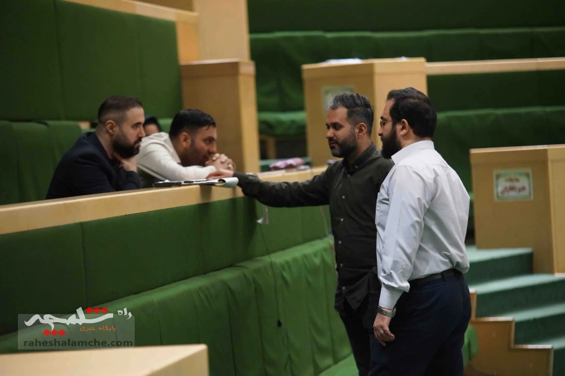 صحن علنی امروز مجلس پس از پاسخ موشکی ایران به اسرائیل +تصاویر — تصویر 54