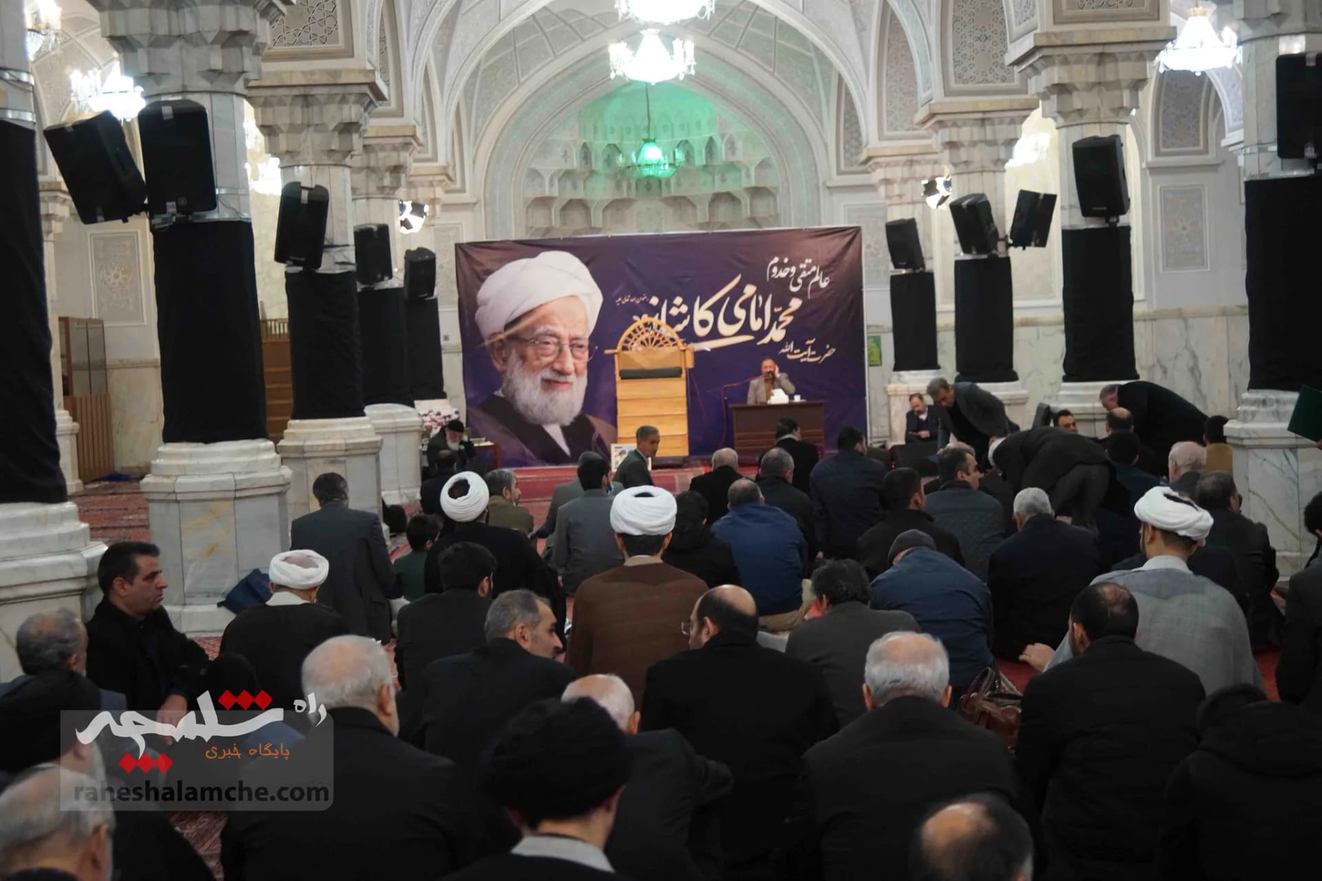 همه شخصیتهایی که در مراسم ترحیم آیتالله امام کاشانی حضور داشتند +تصاویر — تصویر 70