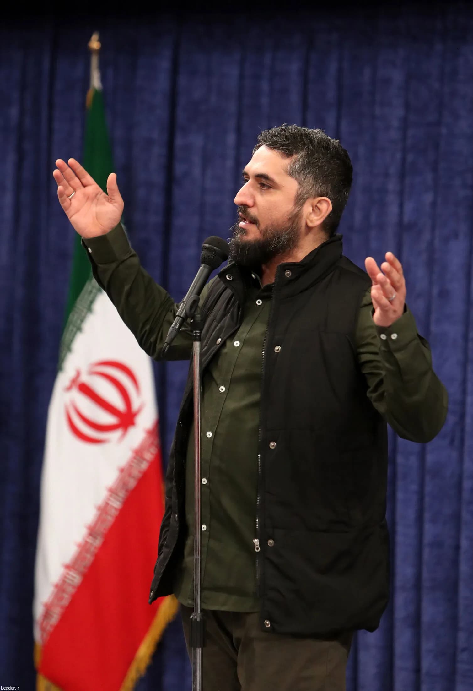 اقامه نماز رهبر انقلاب بر پیکر ۷ شهید راه قدس +تصاویر — تصویر 4