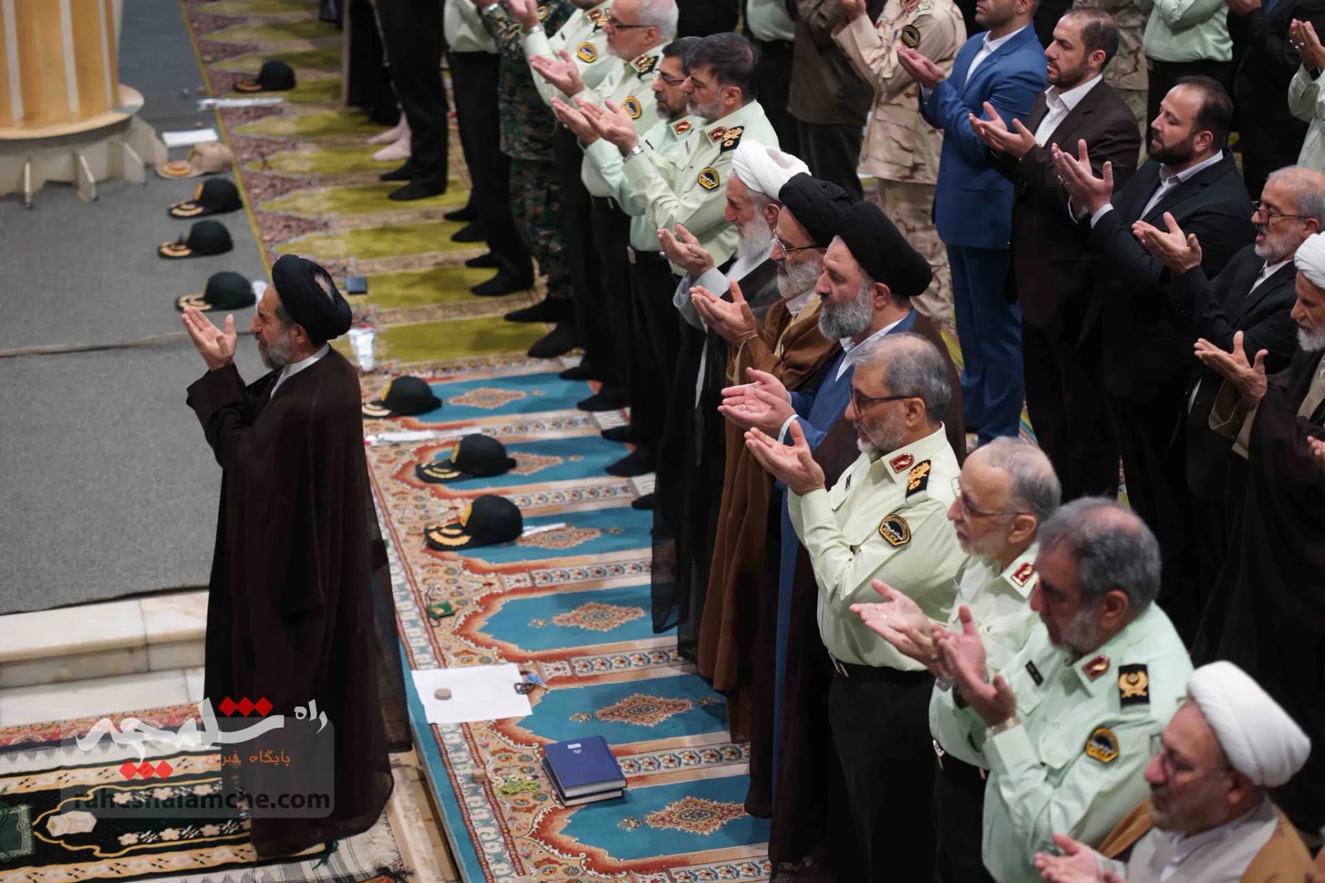 گزارش تصویری نمازجمعه تهران در هفته نیروی انتظامی — تصویر 70