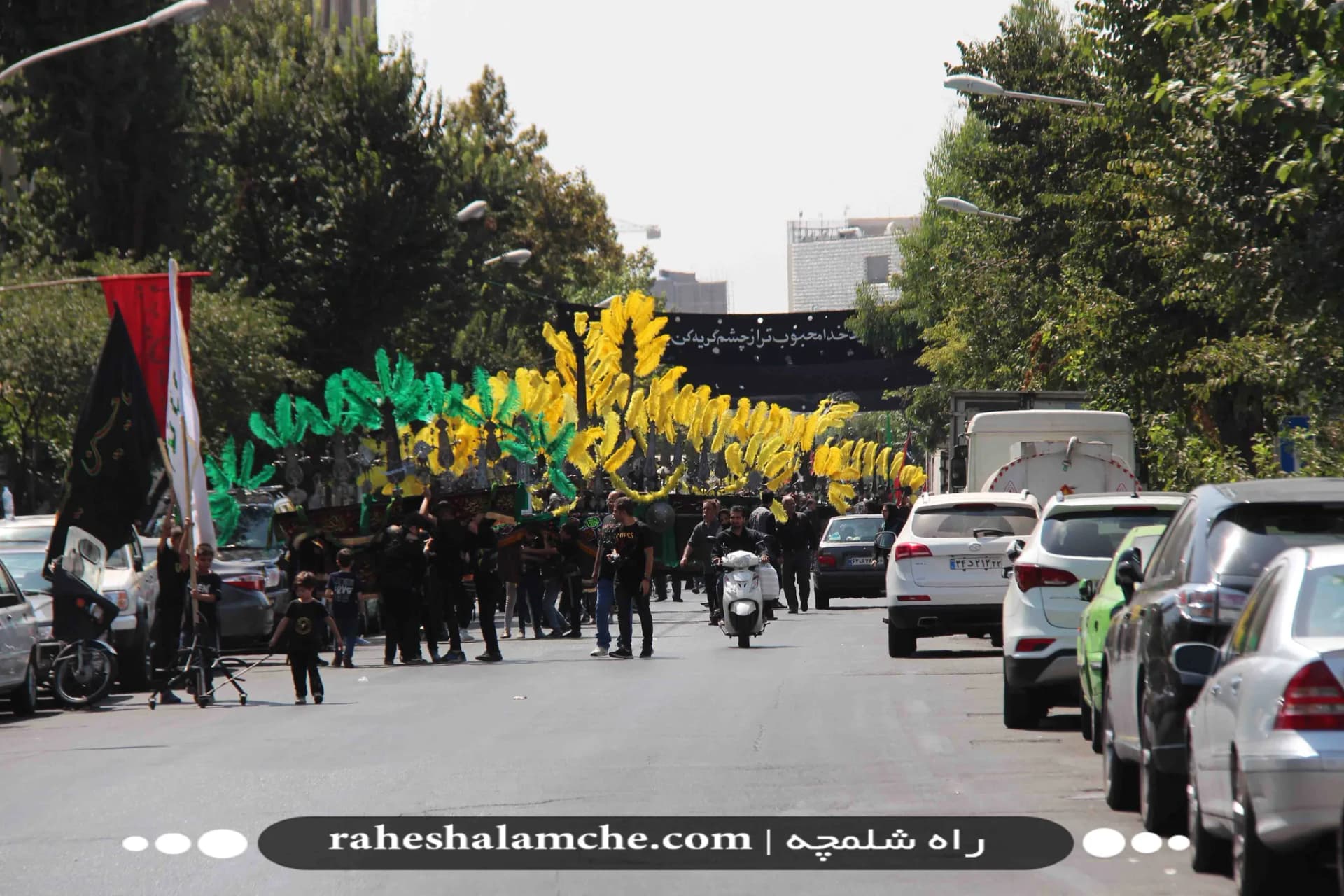 عزاداری و سوگواری همراه با برگزاری نماز ظهر عاشورا در سراسر ایران اسلامی +تصاویر — تصویر 15