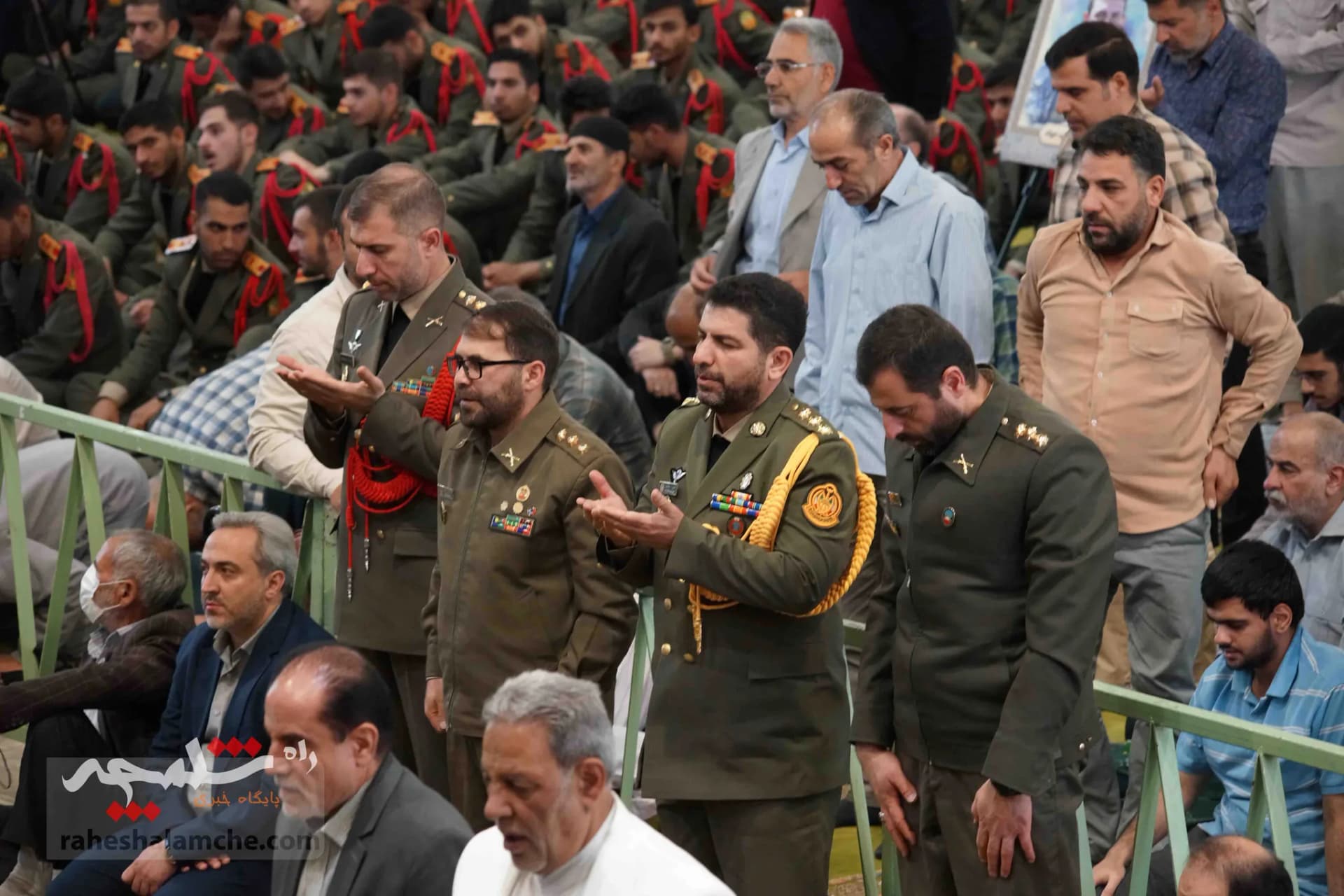 نماز جمعه امروز تهران با حال و هوای روز ارتش +تصاویر — تصویر 13