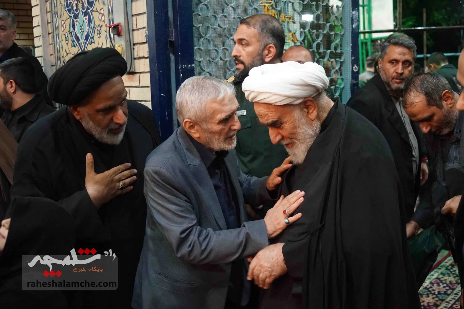 چه کسانی در مراسم گرامی‌داشت شهدای خدمت در مسجد ارک حضور داشتند؟ +تصاویر — تصویر 20