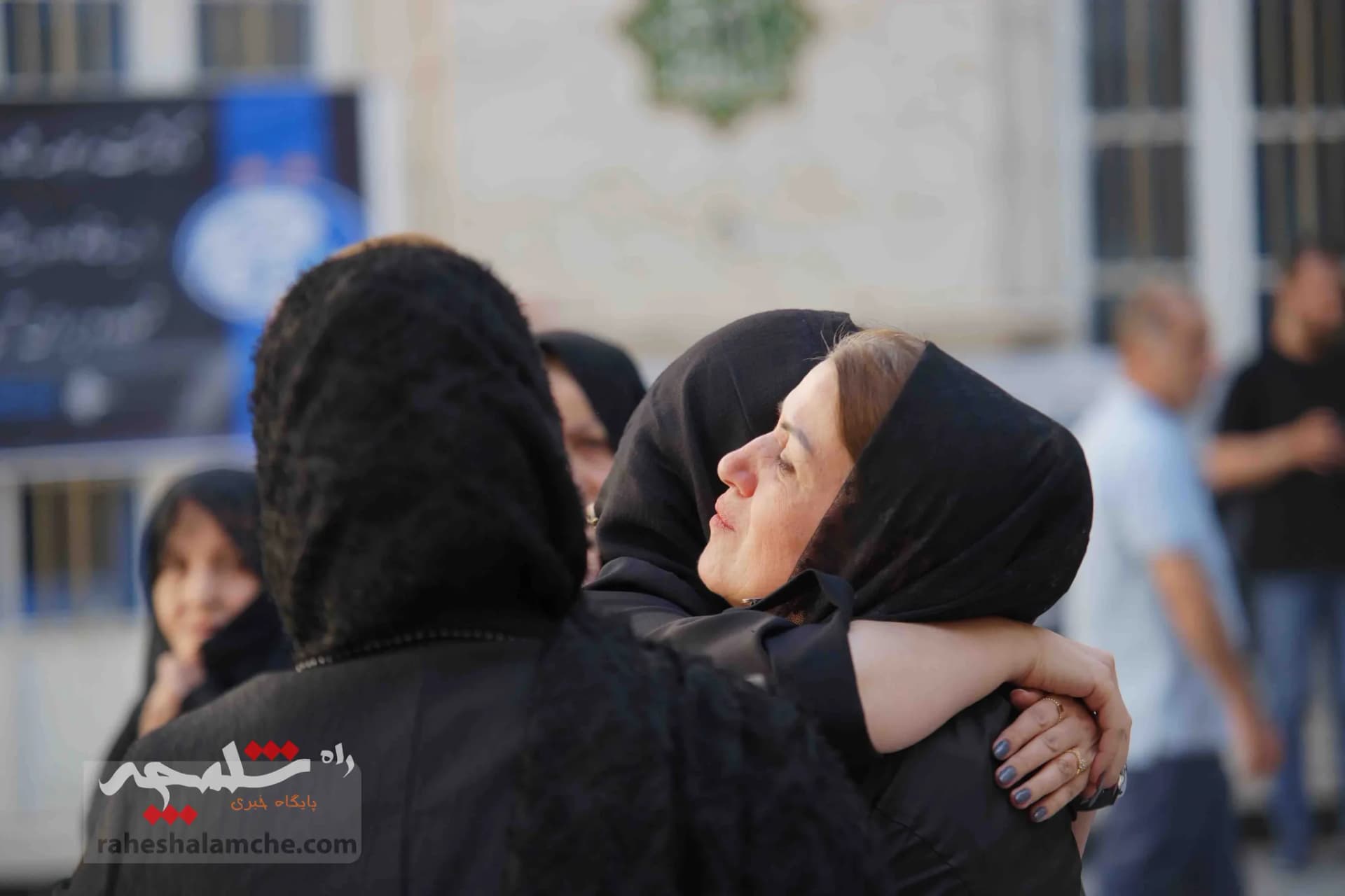 چه کسانی در مراسم ختم «سارا طاووسی» حضور داشتند؟ +تصاویر — تصویر 13