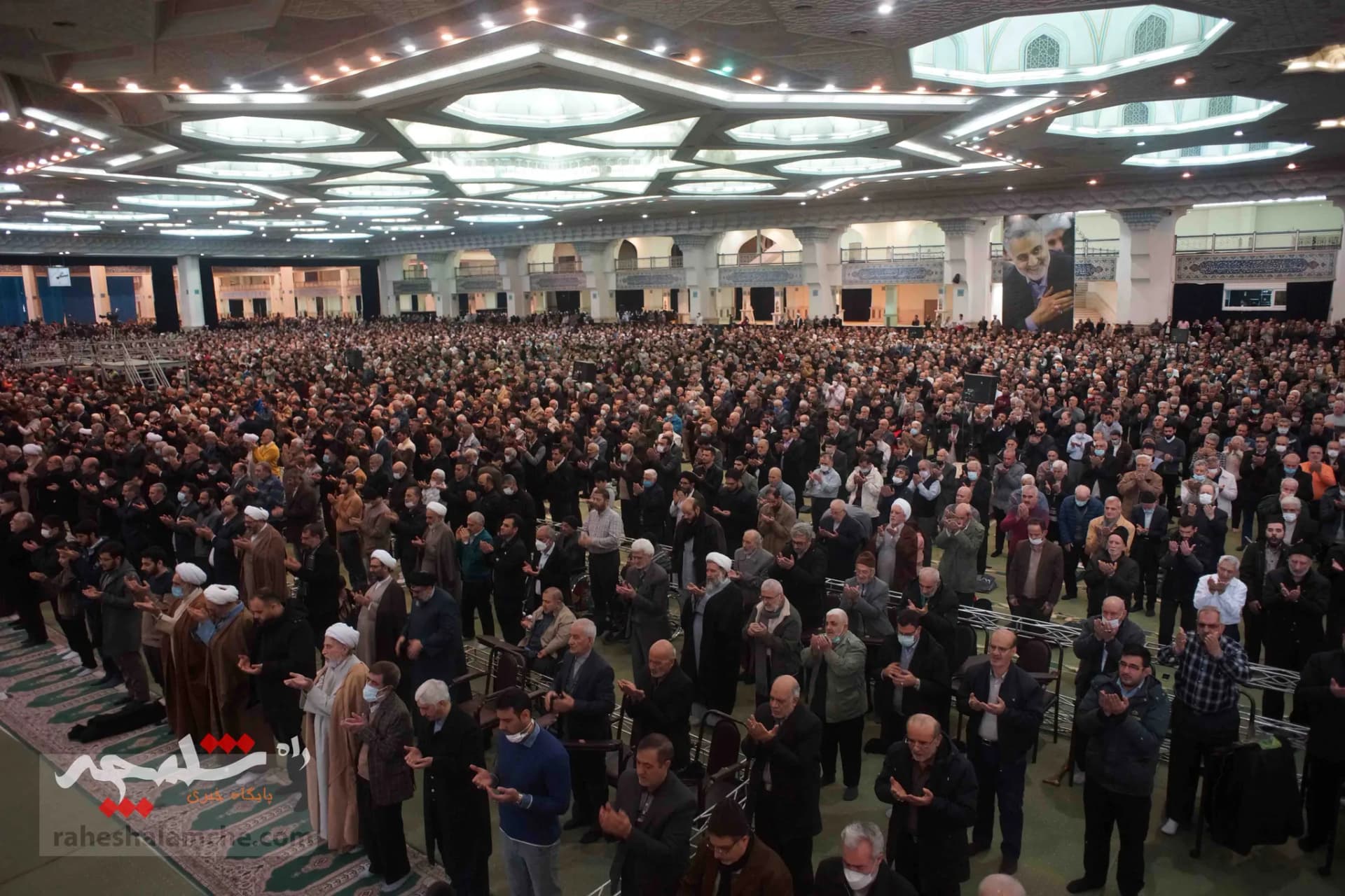حضور پررنگ جوانان و نوجوانان در نماز جمعه تهران +تصاویر — تصویر 53