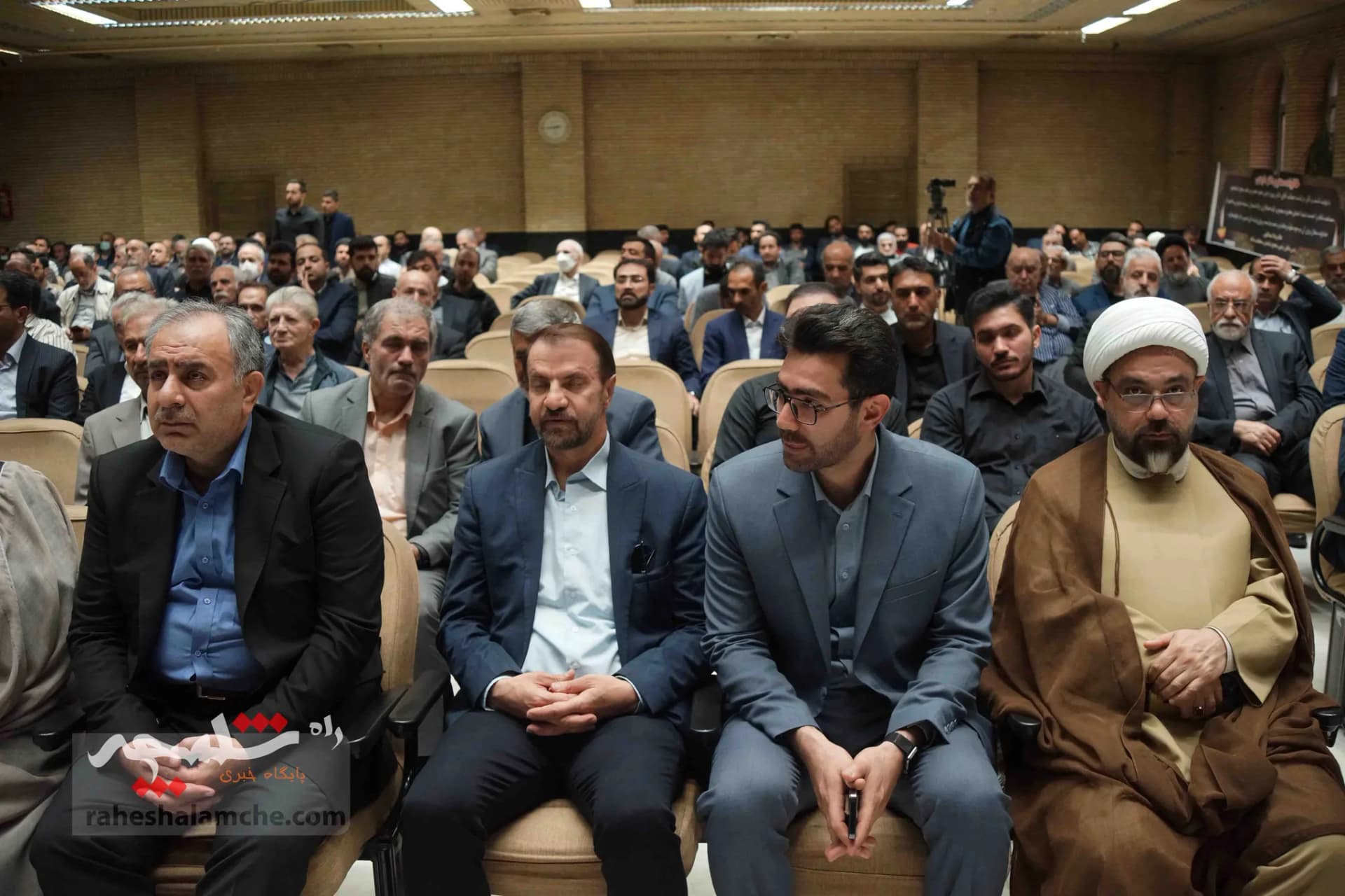 چرا احمدی‌نژاد در مراسم ختم مرحوم پرویز داودی حضور نداشت؟ +تصاویر — تصویر 86