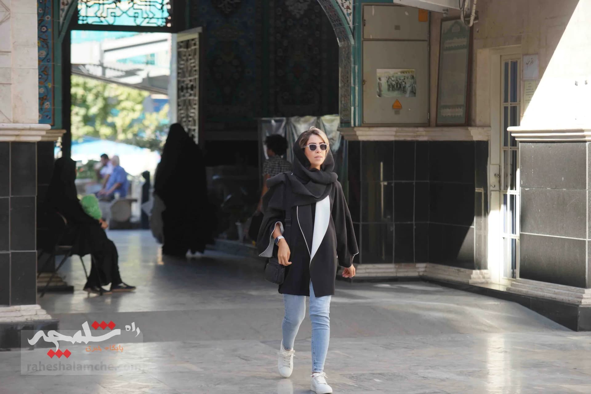 چه کسانی در مراسم ختم «سارا طاووسی» حضور داشتند؟ +تصاویر — تصویر 26