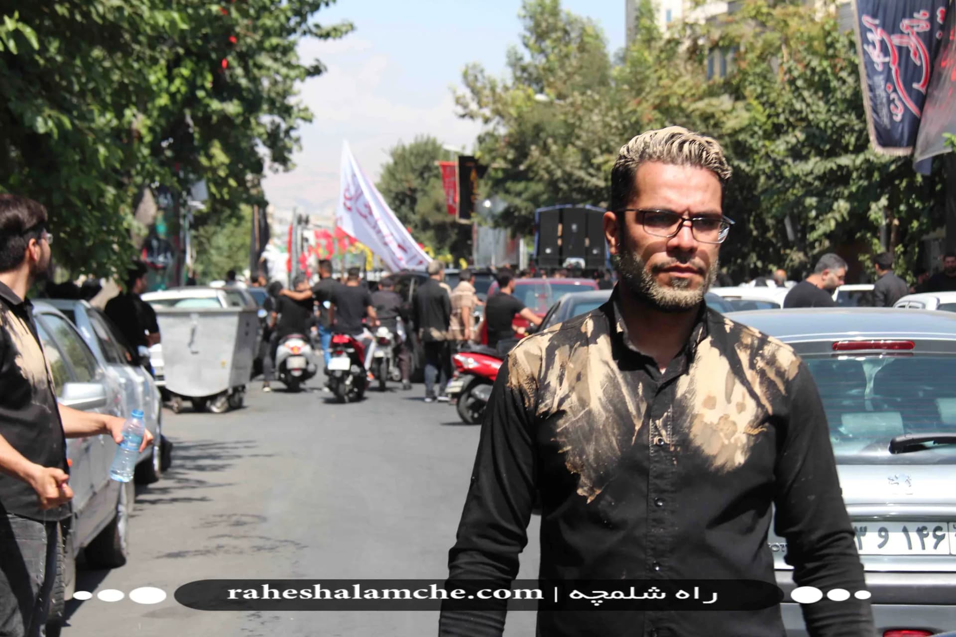 عزاداری و سوگواری همراه با برگزاری نماز ظهر عاشورا در سراسر ایران اسلامی +تصاویر — تصویر 39