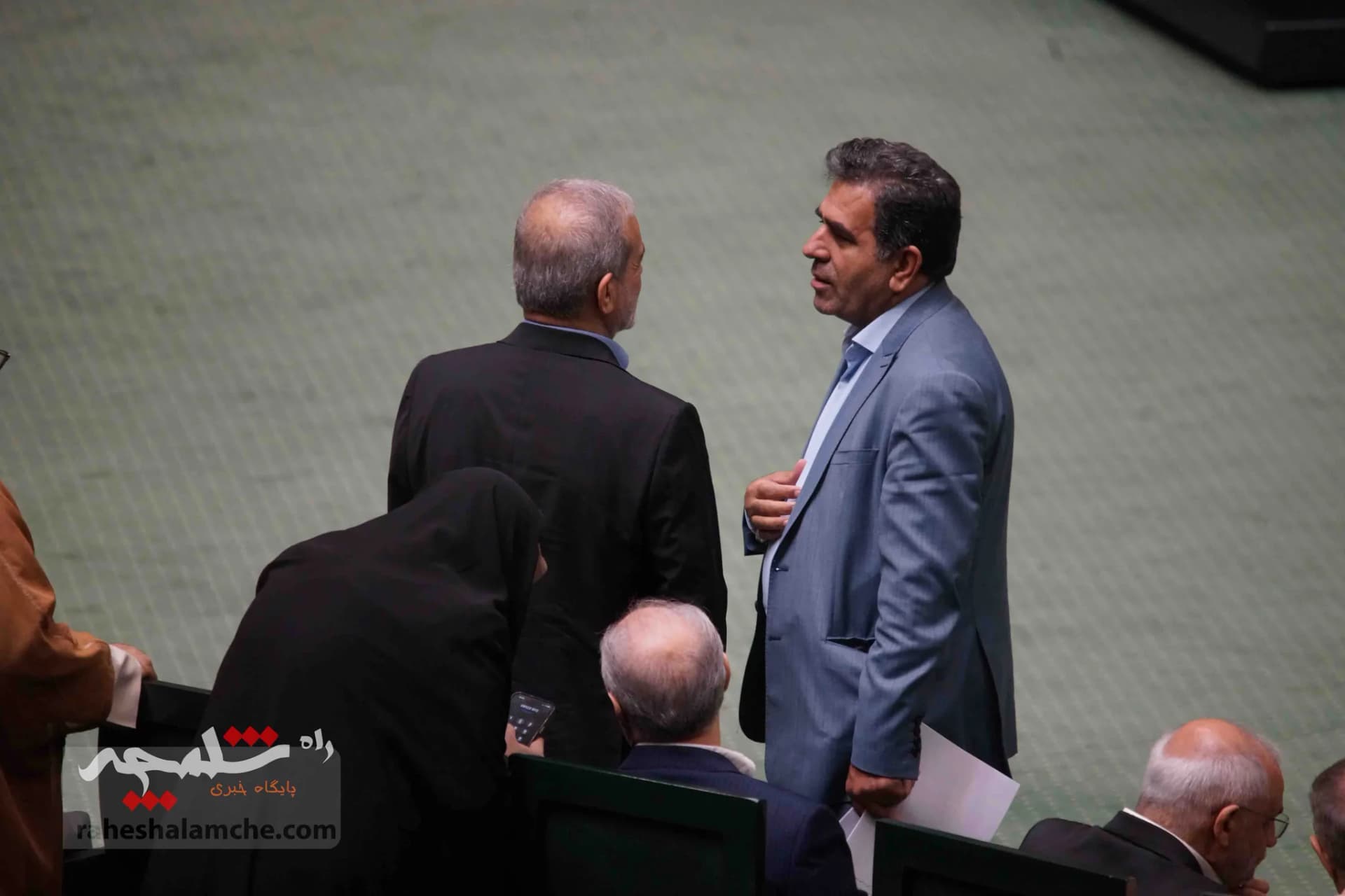 پزشکیان با حضور در خانه ملت، لایحه بودجه 1404 را تقدیم مجلس کرد +تصاویر — تصویر 6