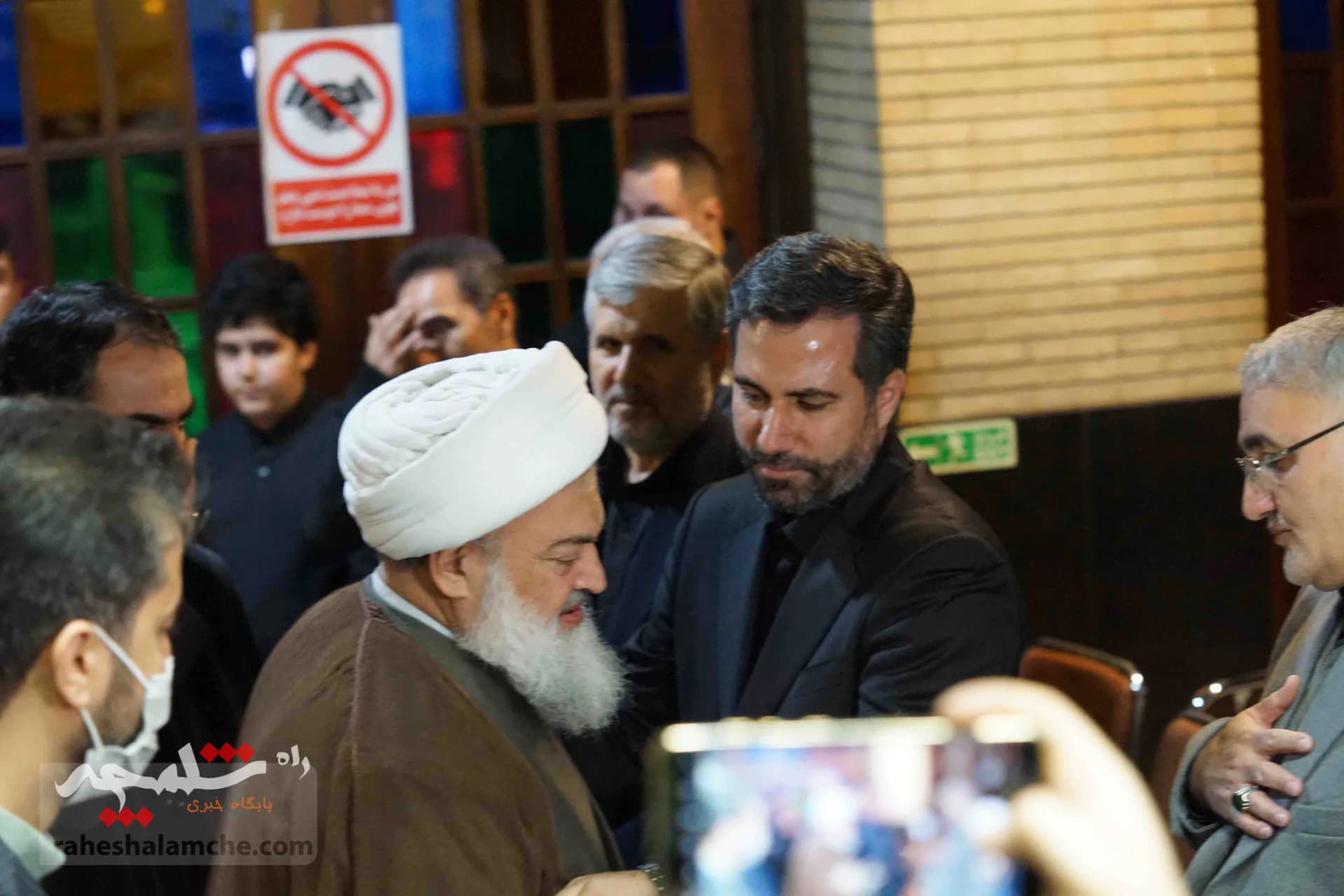 چه کسانی در مجلس ترحیم پدر مدیرعامل شرکت دخانیات کشور حضور داشتند؟ +تصاویر — تصویر 46