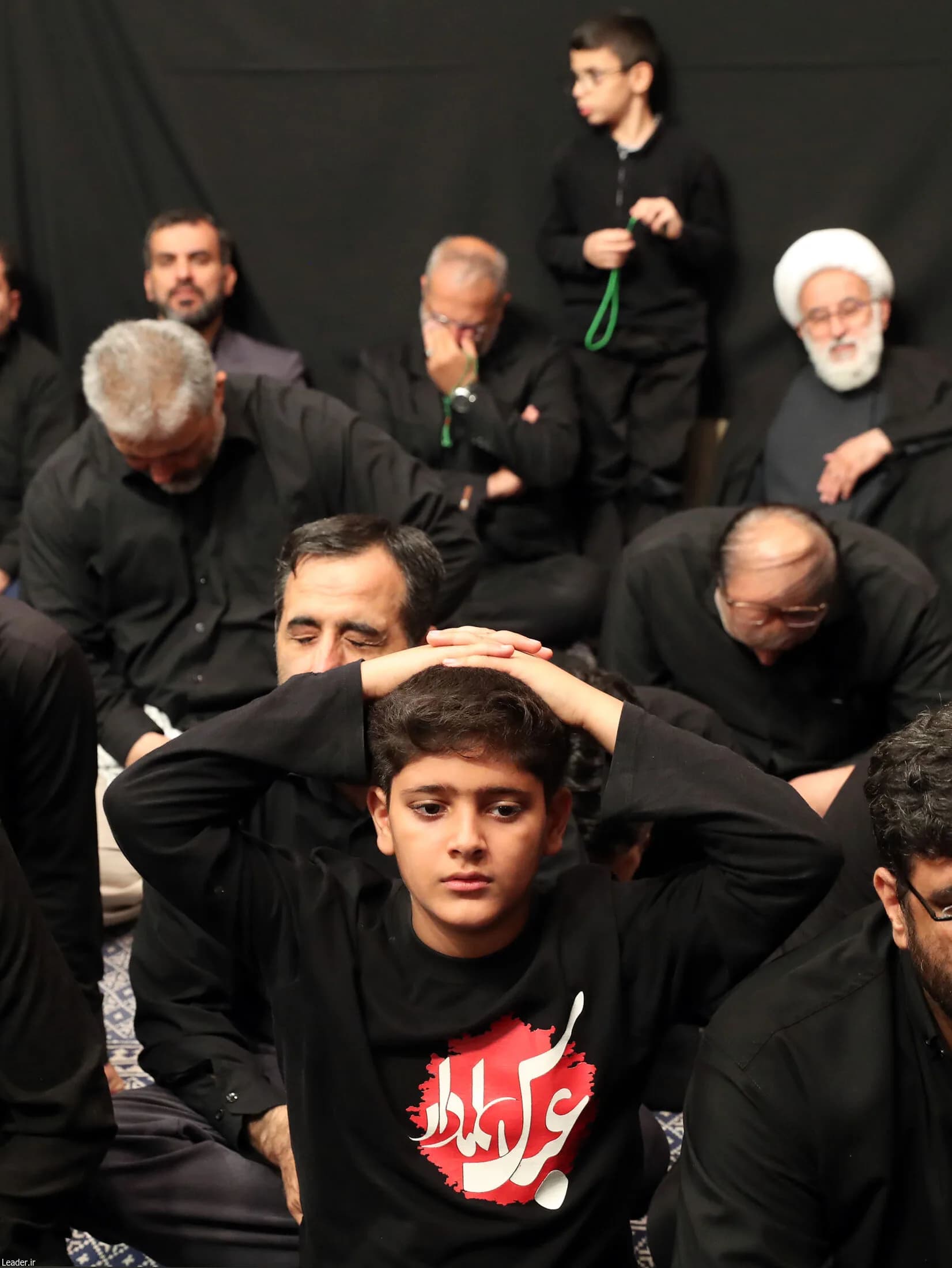 مراسم شام غریبان سیدالشهد(ع) با حضور رهبر انقلاب +تصاویر — تصویر 39