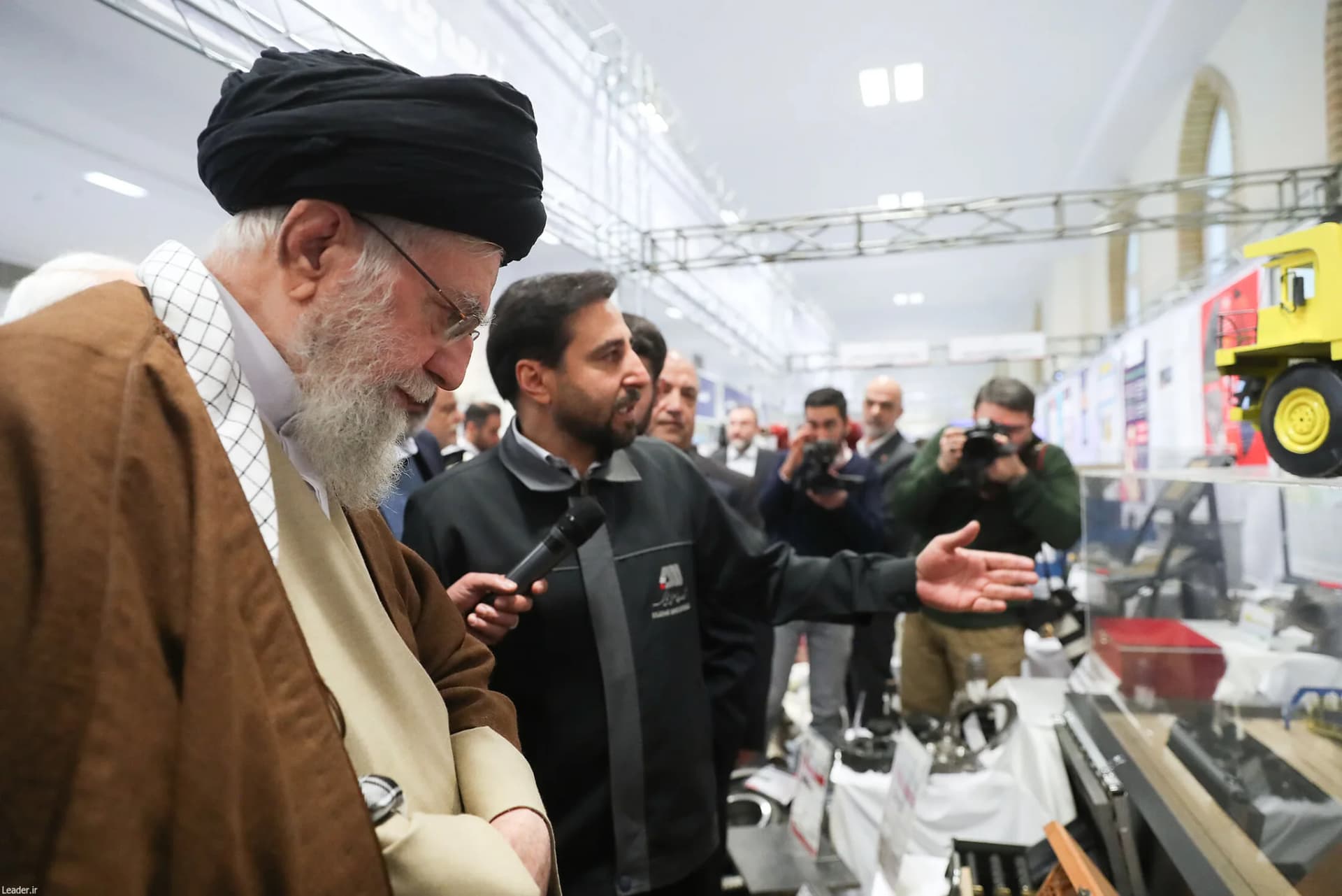 بازدید رهبر انقلاب از نمایشگاه توانمندی‌های تولید داخلی +تصاویر — تصویر 6