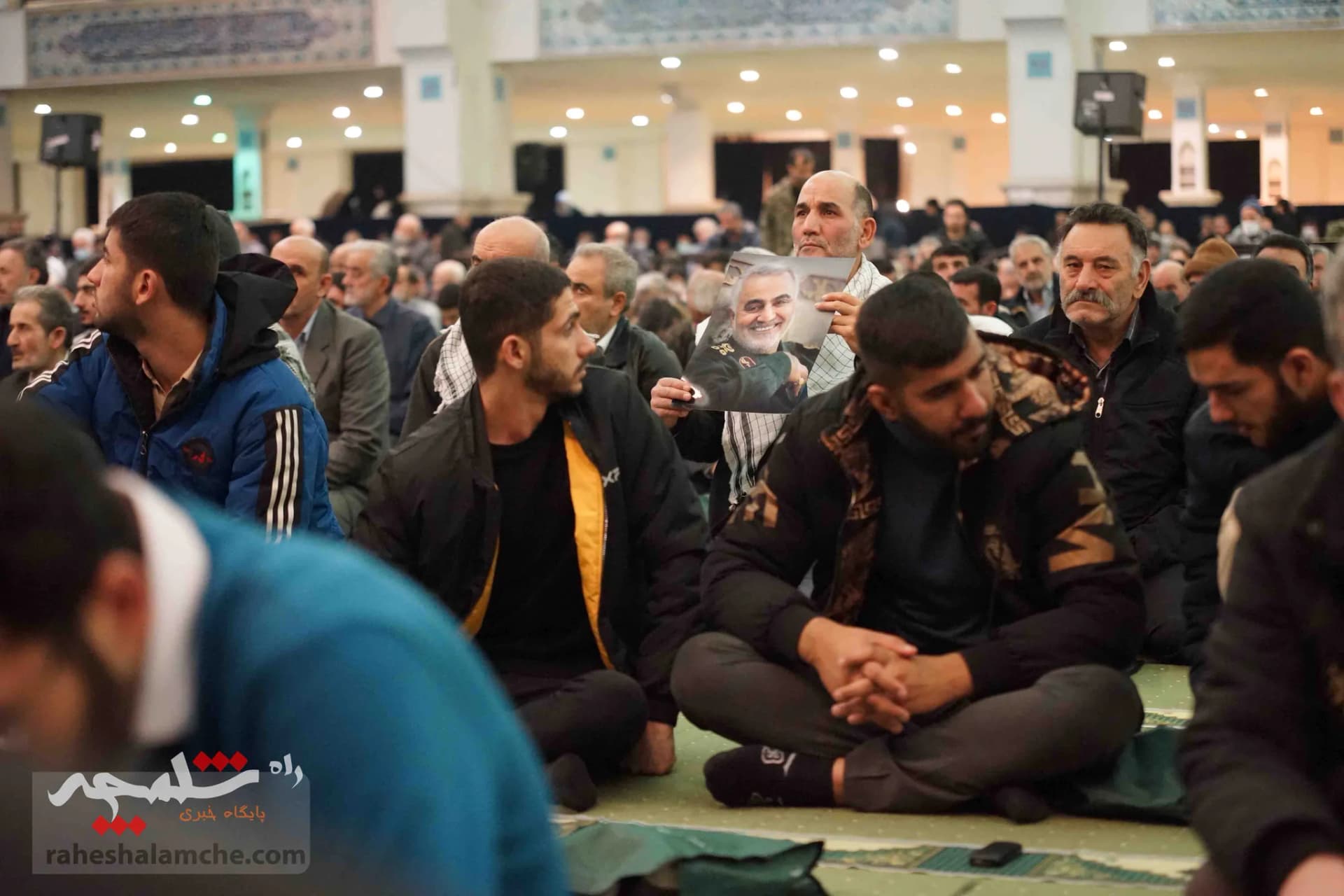 حضور پررنگ جوانان و نوجوانان در نماز جمعه تهران +تصاویر — تصویر 28
