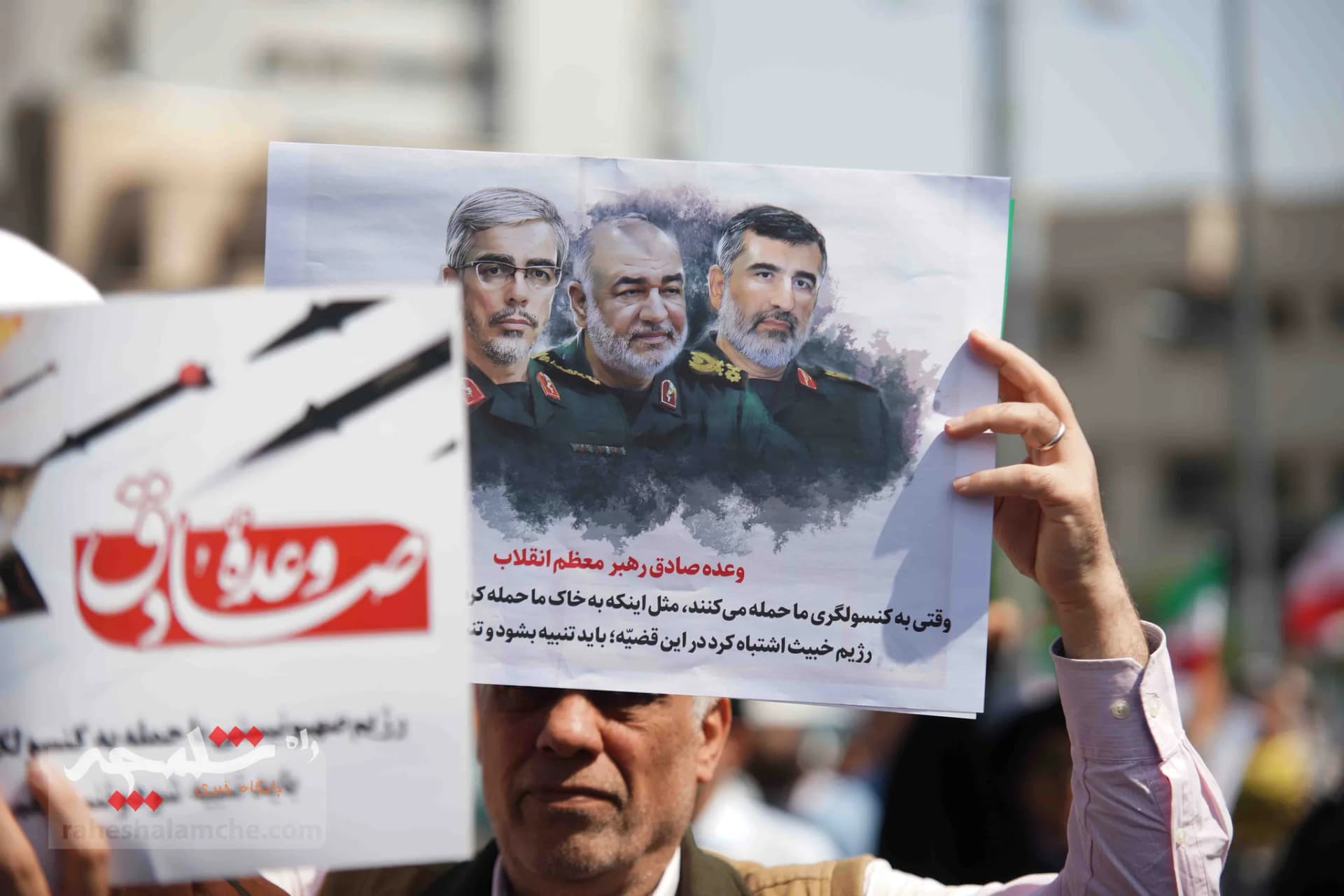 تقدیر نمازگزاران تهرانی از اجرای عملیات «وعده صادق» +تصاویر — تصویر 33