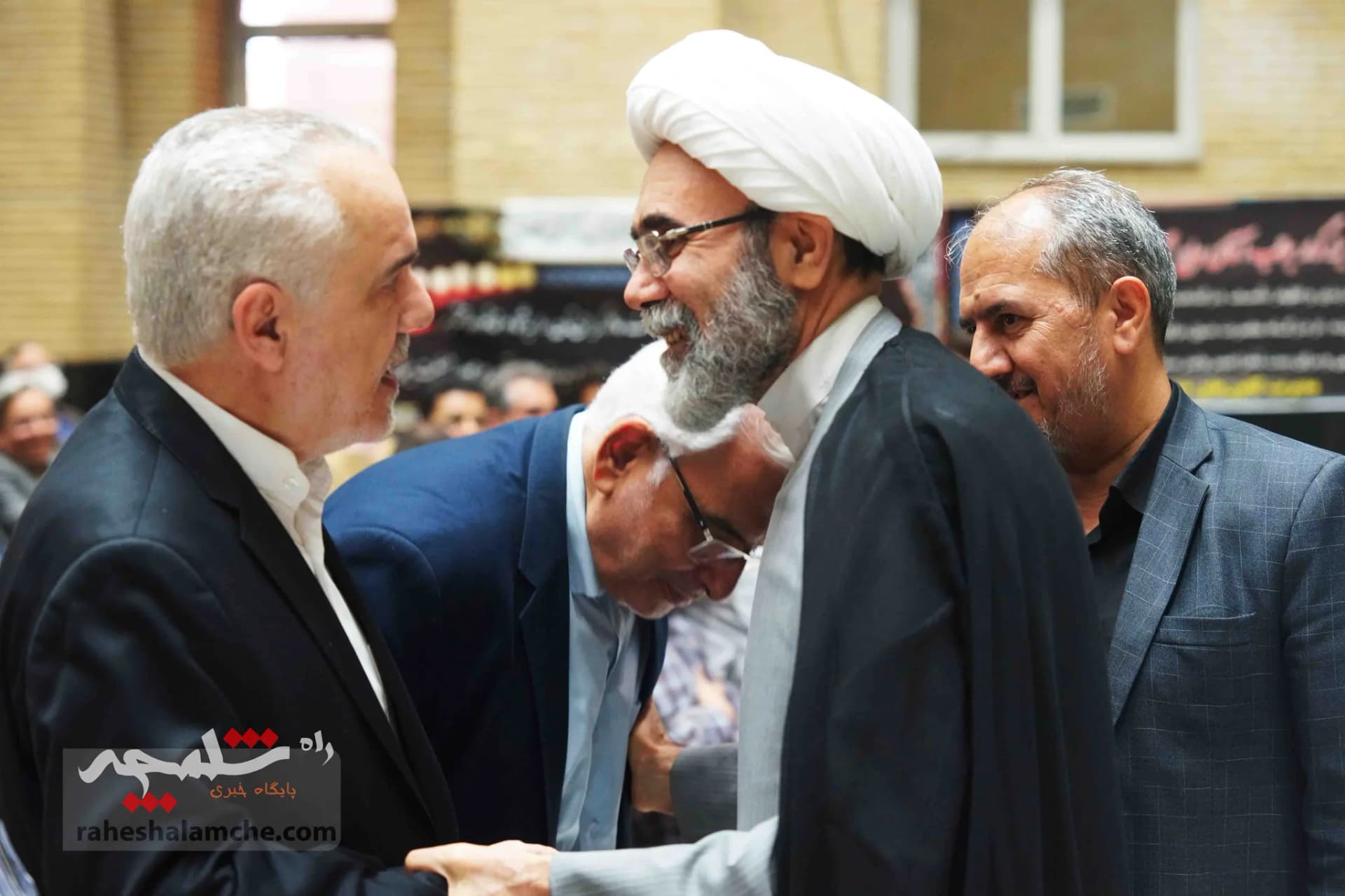همه شخصیتهایی که در مراسم ختم مادر زریبافان شرکت کرده بودند +تصاویر — تصویر 39