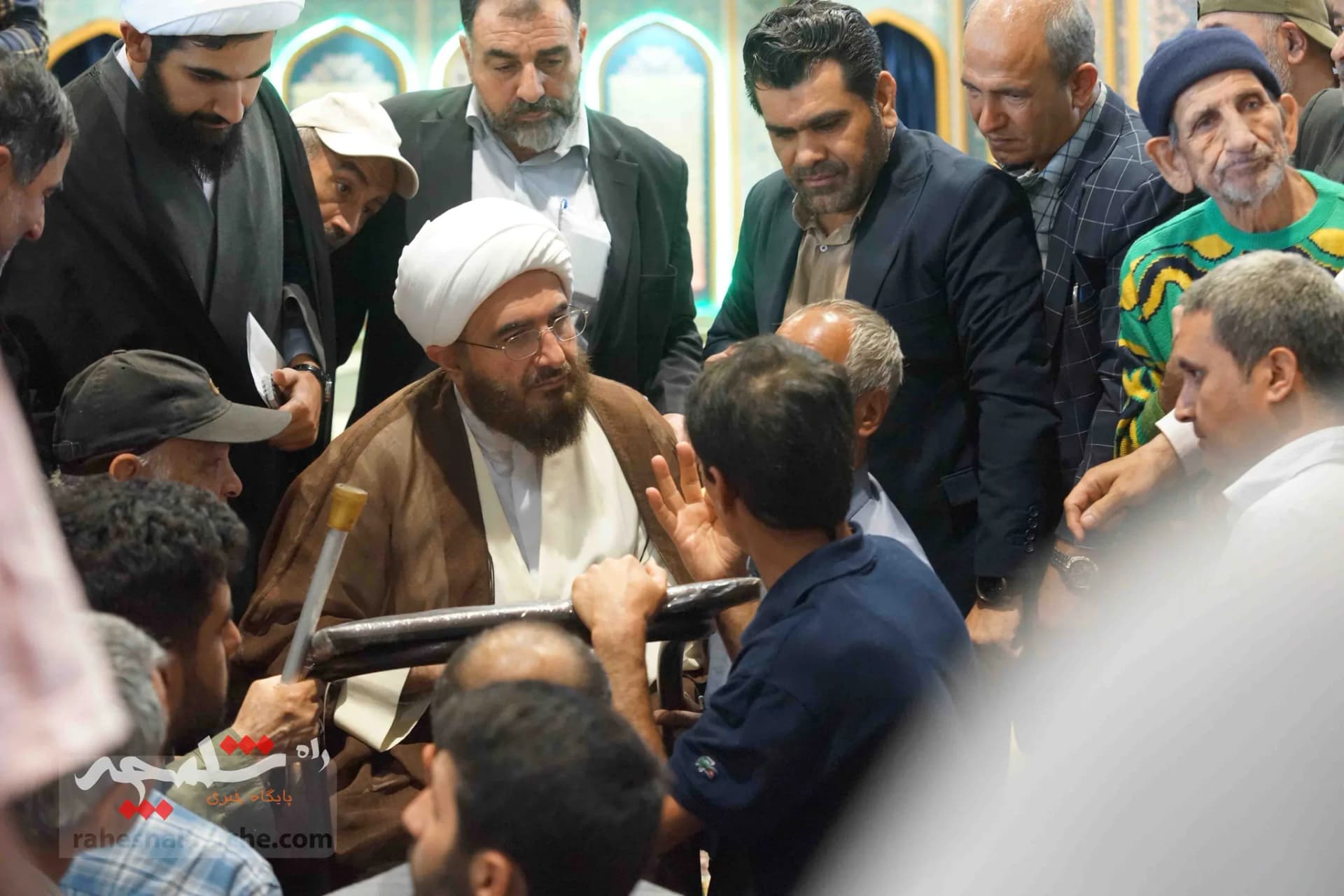 دیدار چهره به چهره امام جمعه موقت تهران با مردم +تصاویر — تصویر 20