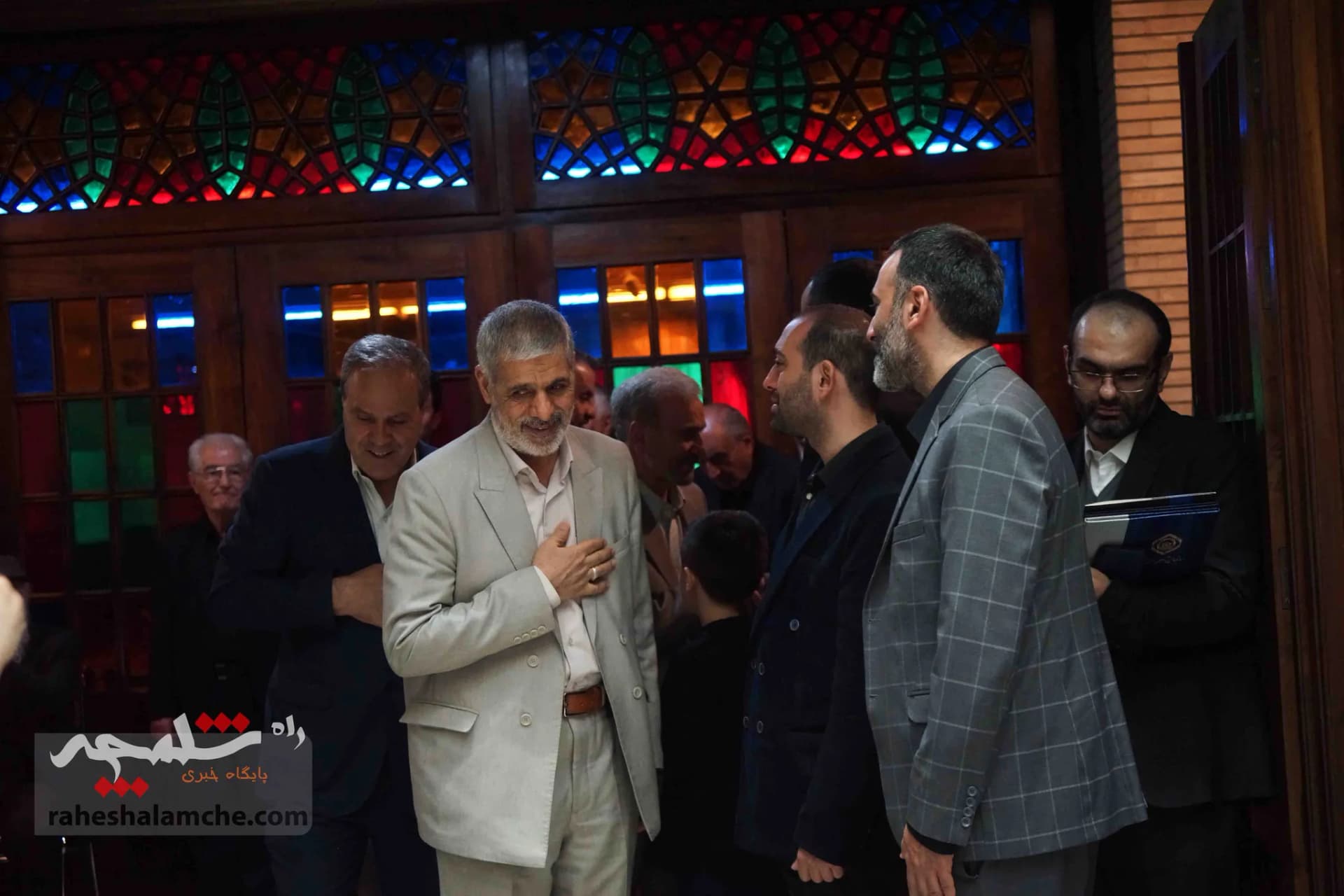 چرا احمدی‌نژاد در مراسم ختم مرحوم پرویز داودی حضور نداشت؟ +تصاویر — تصویر 82