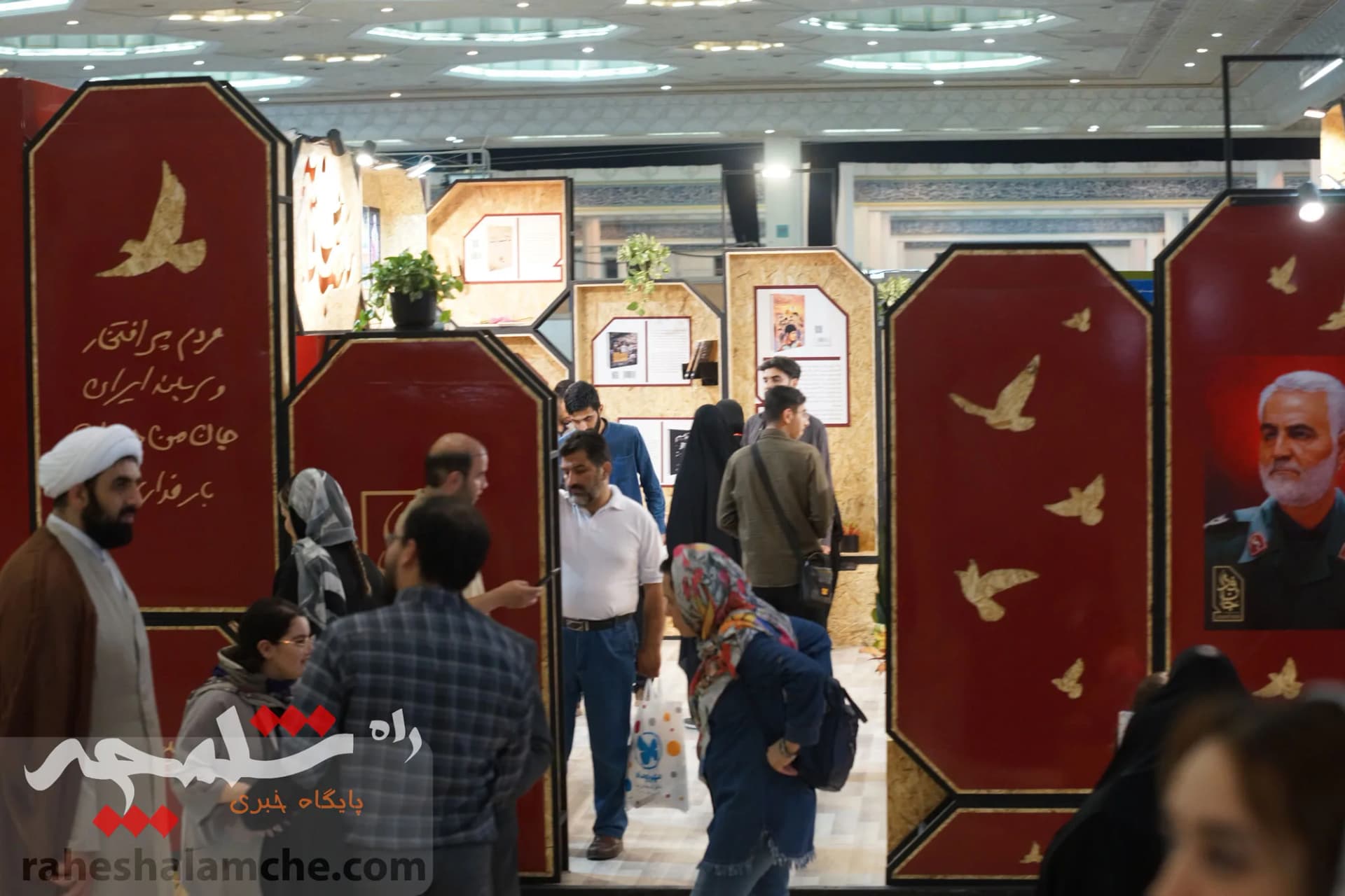 دومین روز نمایشگاه بین‌المللی کتاب برگزار شد +تصاویر — تصویر 30