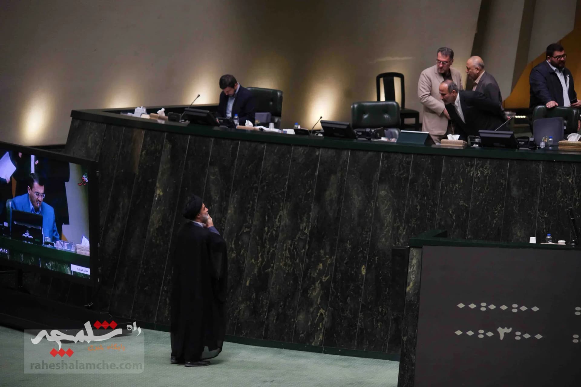 صحن علنی امروز مجلس پس از پاسخ موشکی ایران به اسرائیل +تصاویر — تصویر 16
