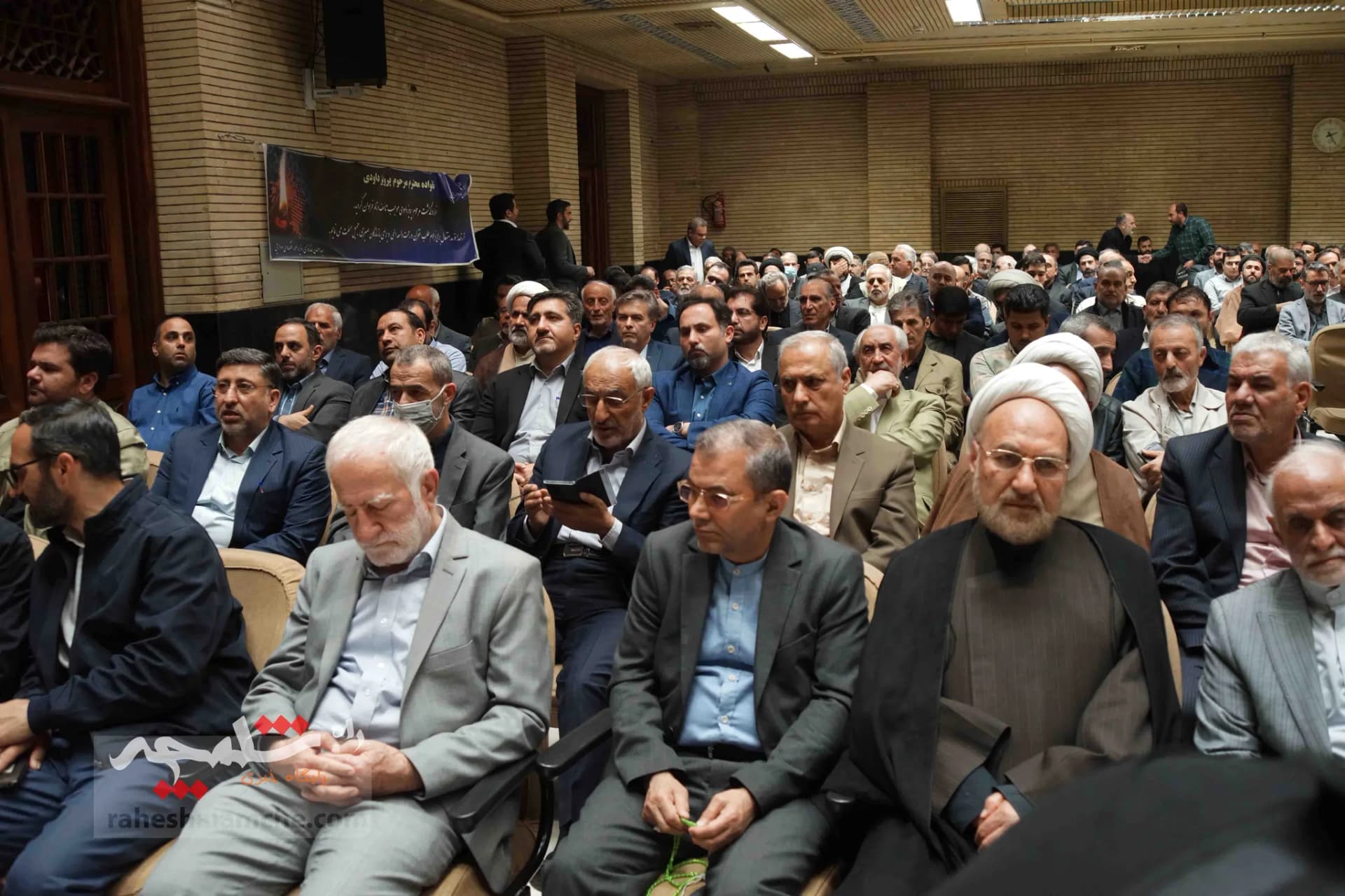 چرا احمدی‌نژاد در مراسم ختم مرحوم پرویز داودی حضور نداشت؟ +تصاویر — تصویر 71