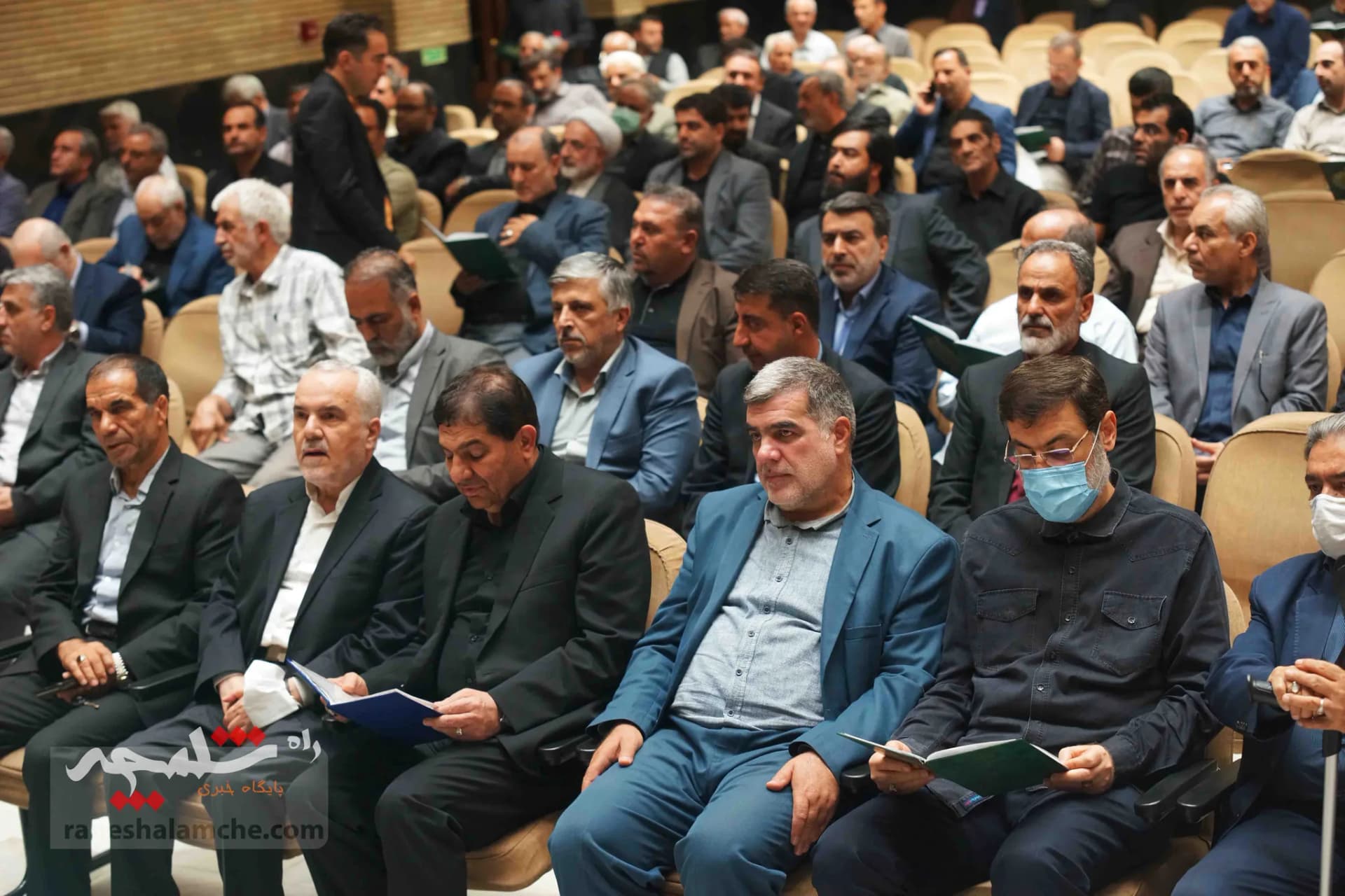 همه شخصیتهایی که در مراسم ختم مادر زریبافان شرکت کرده بودند +تصاویر — تصویر 27