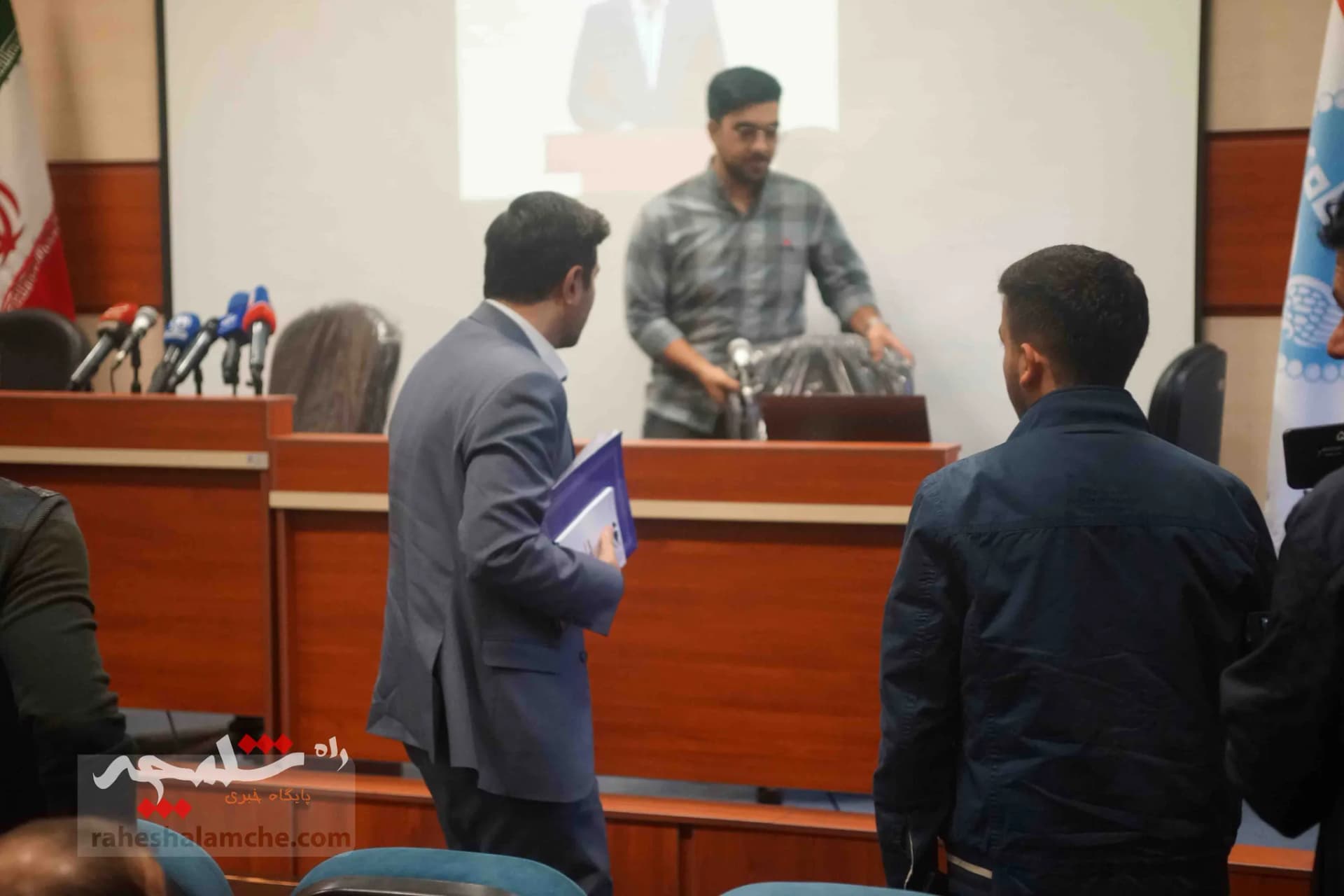 جلسه پرسش و پاسخ طحان‌نظیف با دانشجویان دانشگاه تهران +تصاویر — تصویر 8